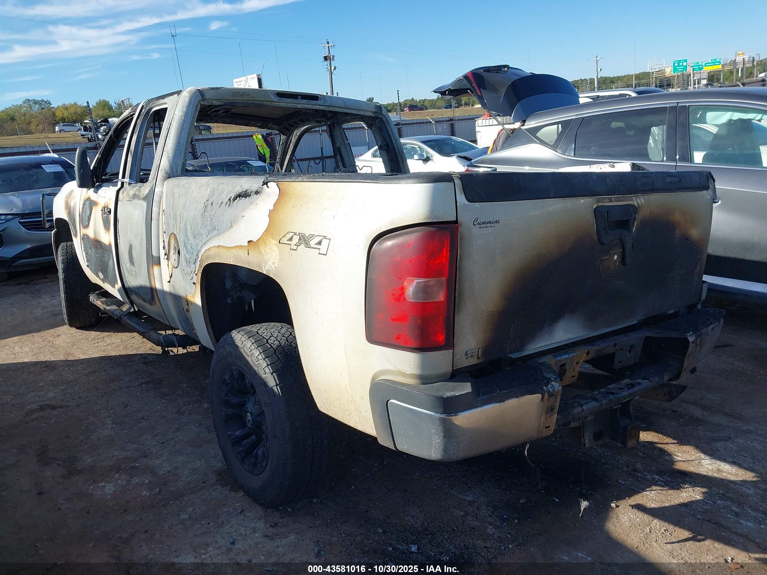 CHEVROLET SILVERADO image 3