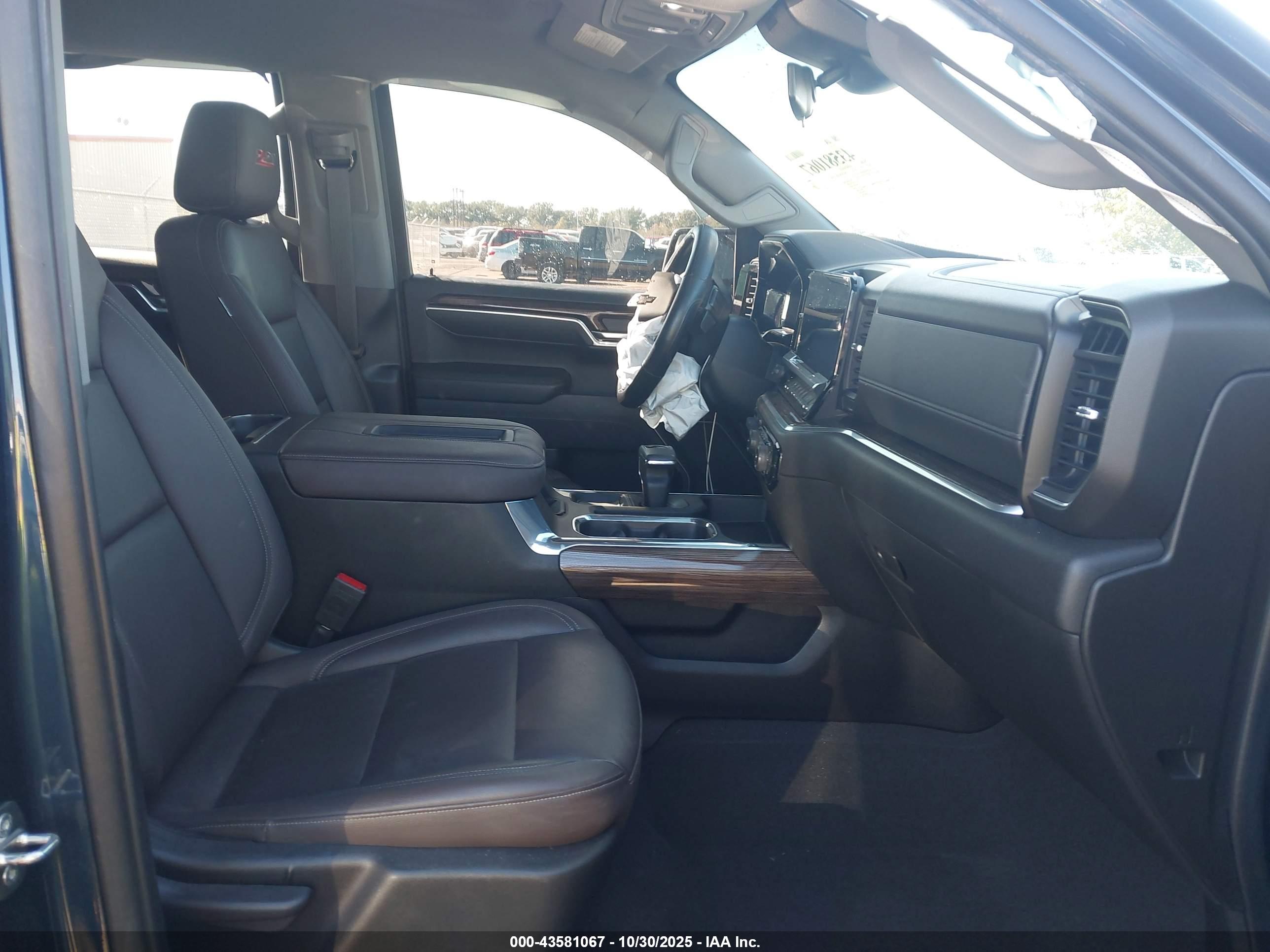 CHEVROLET SILVERADO image 5