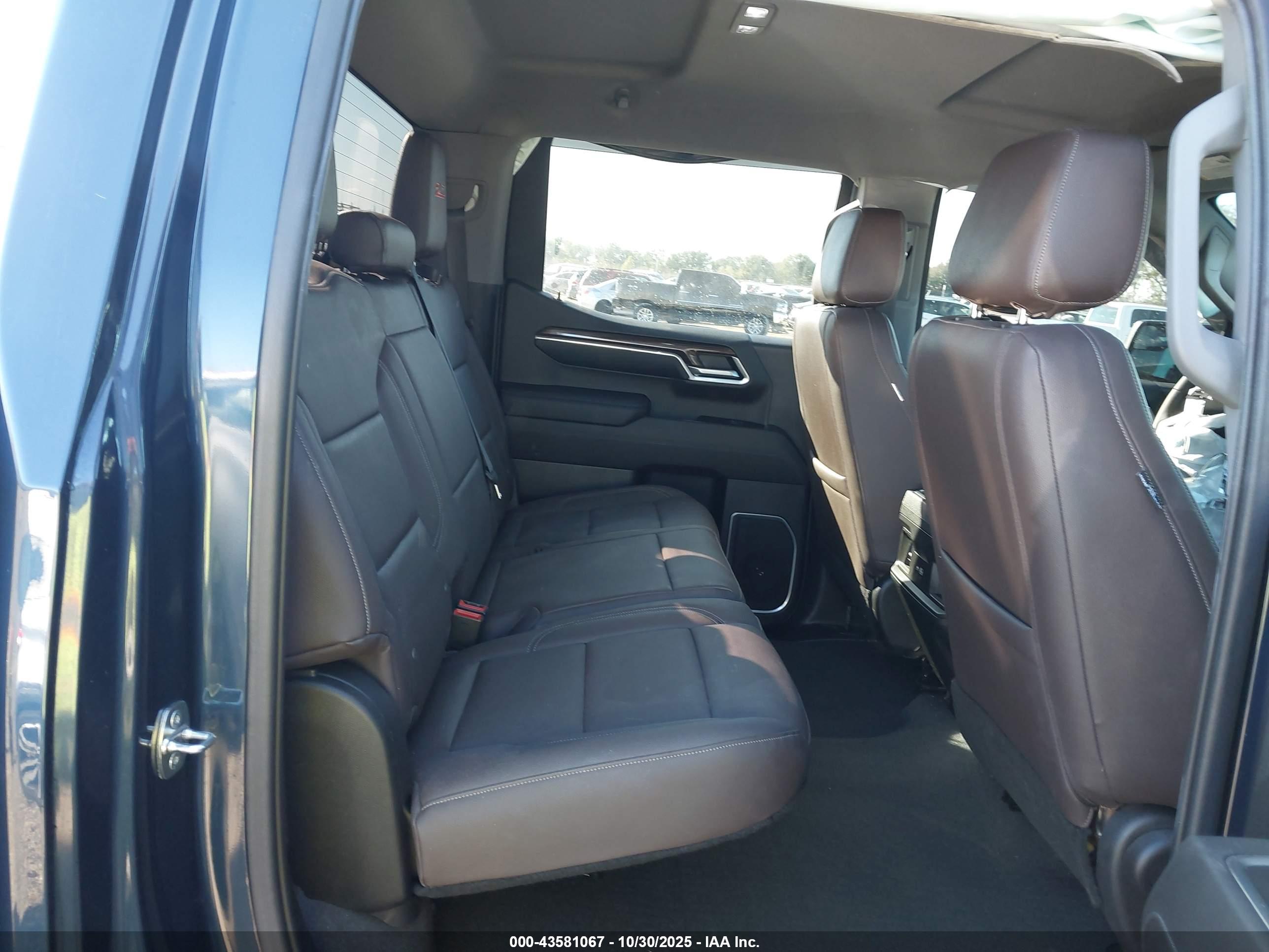 CHEVROLET SILVERADO image 8