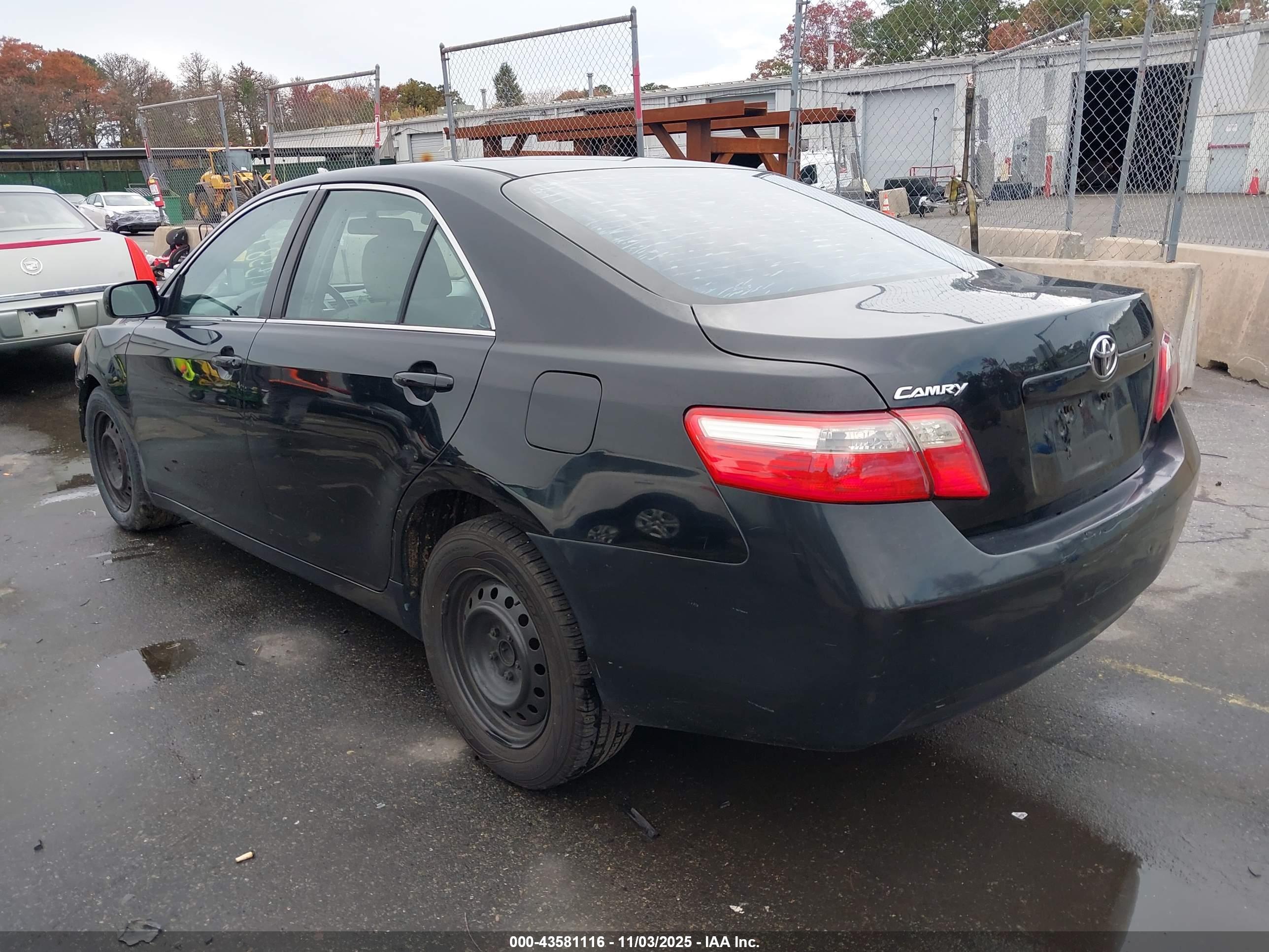 TOYOTA CAMRY image 3