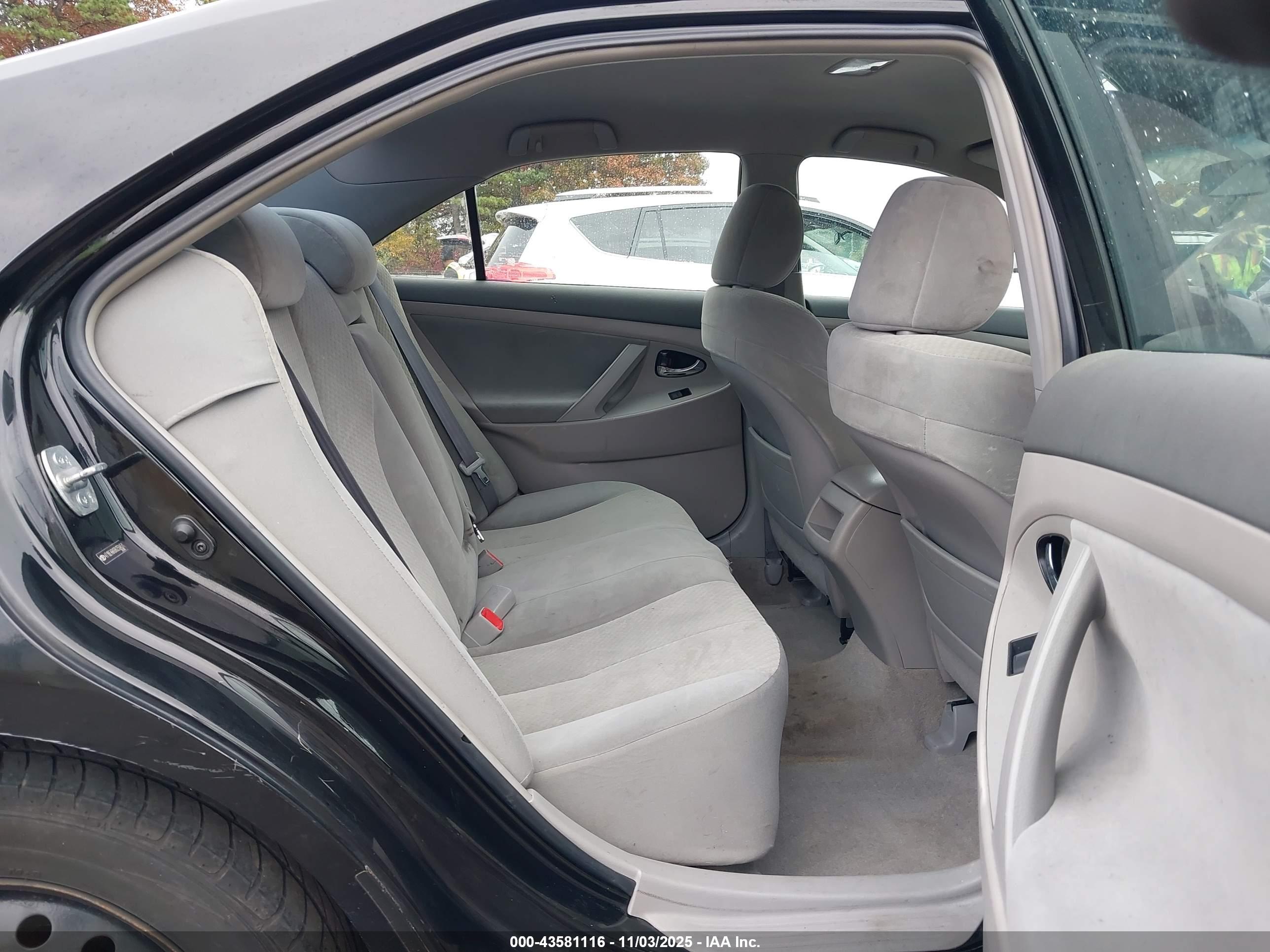 TOYOTA CAMRY image 8