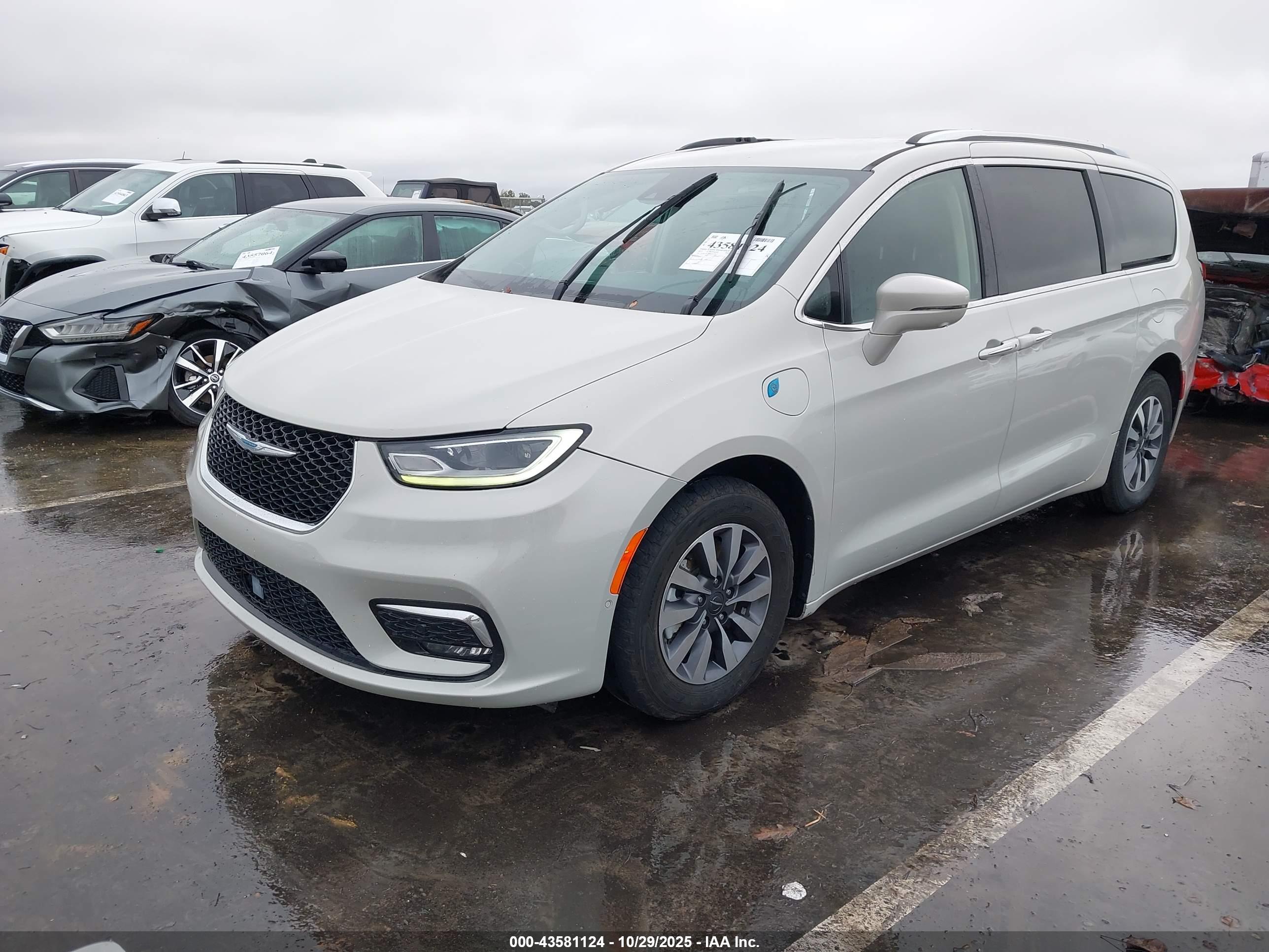CHRYSLER PACIFICA image 2
