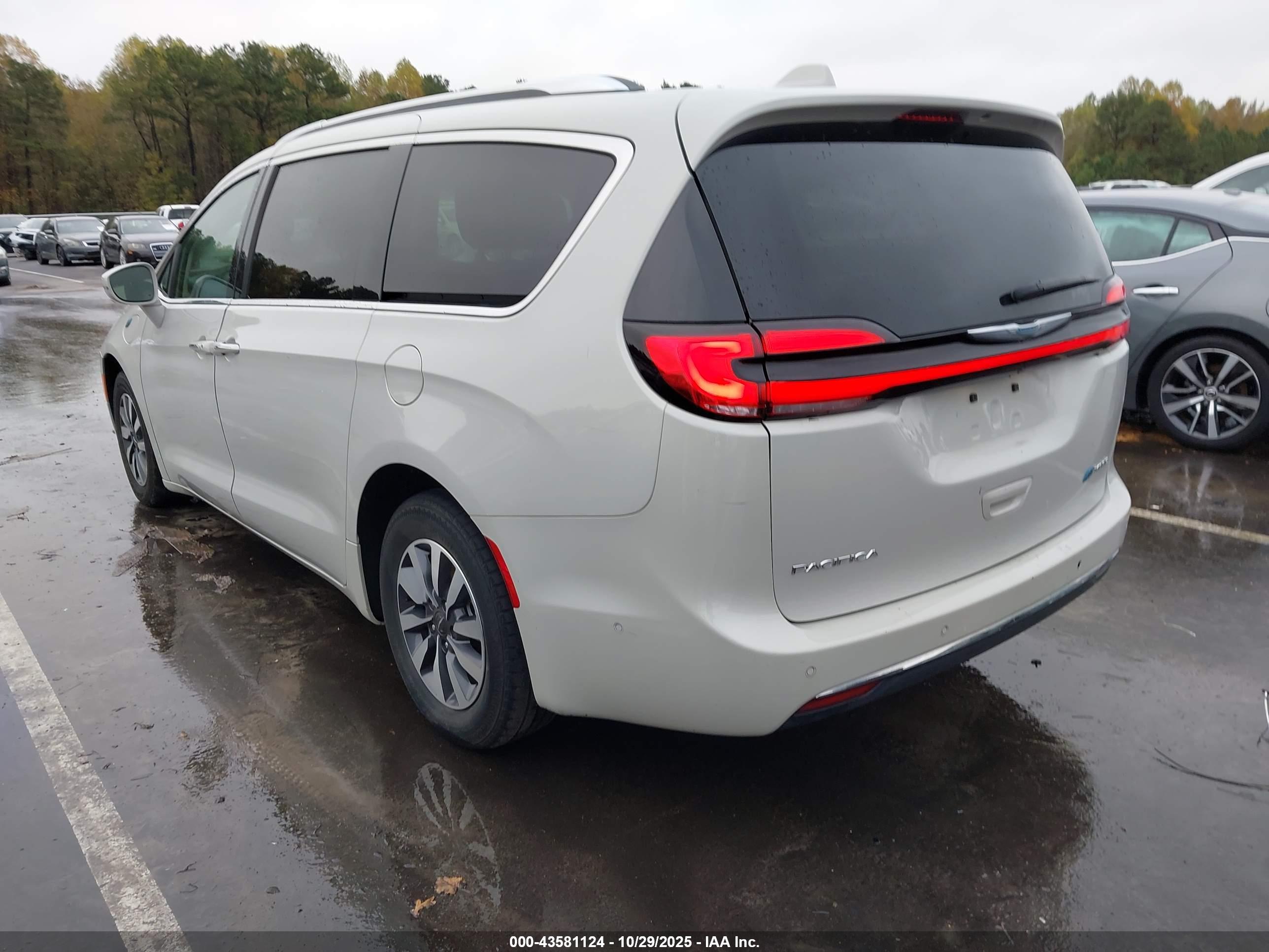 CHRYSLER PACIFICA image 3