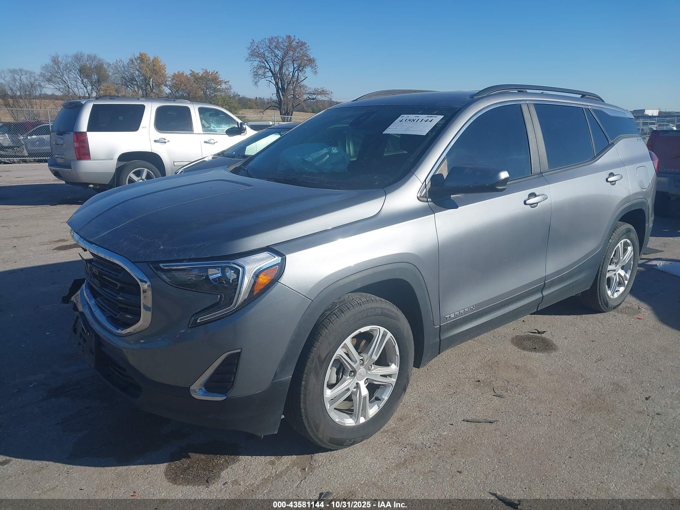 GMC TERRAIN image 2