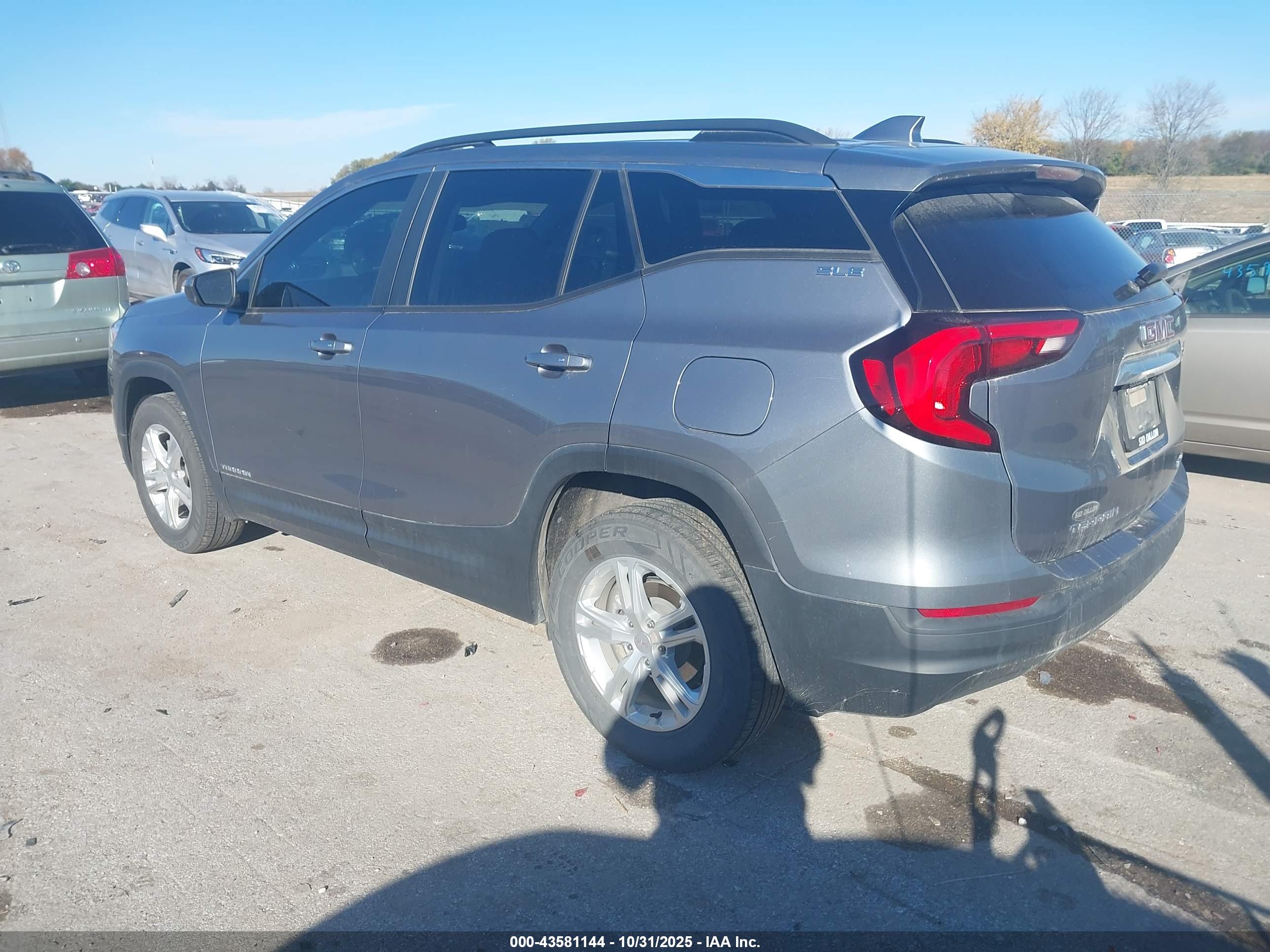GMC TERRAIN image 3