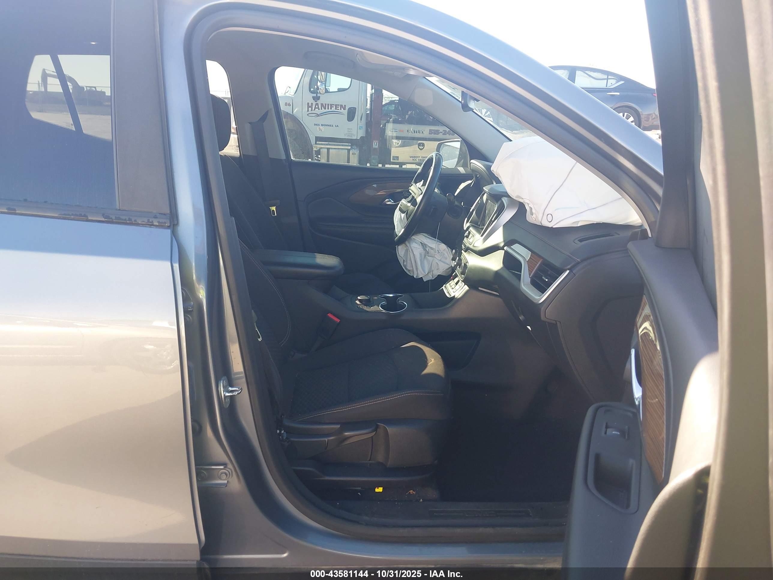 GMC TERRAIN image 5