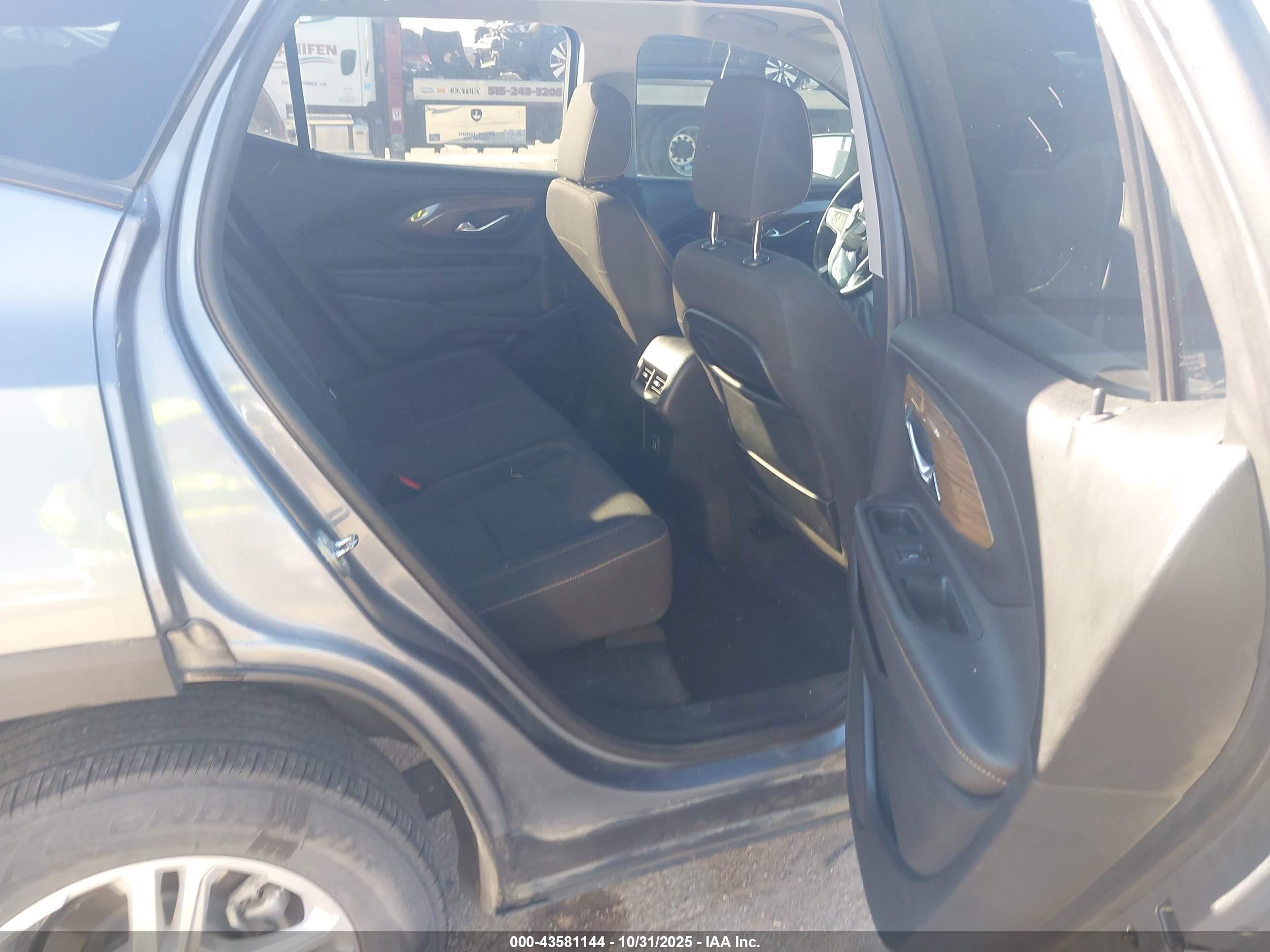 GMC TERRAIN image 8