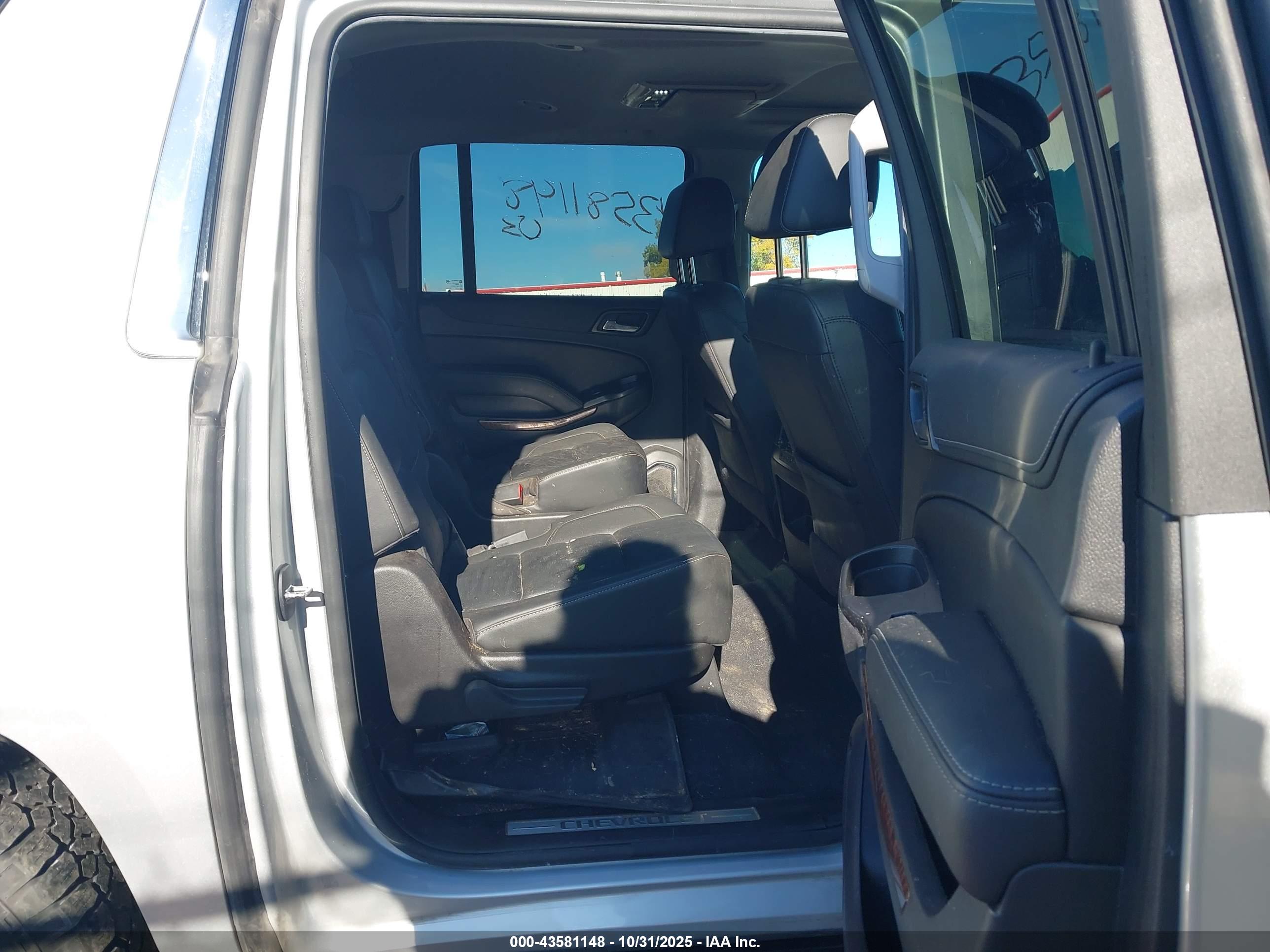 CHEVROLET SUBURBAN image 8
