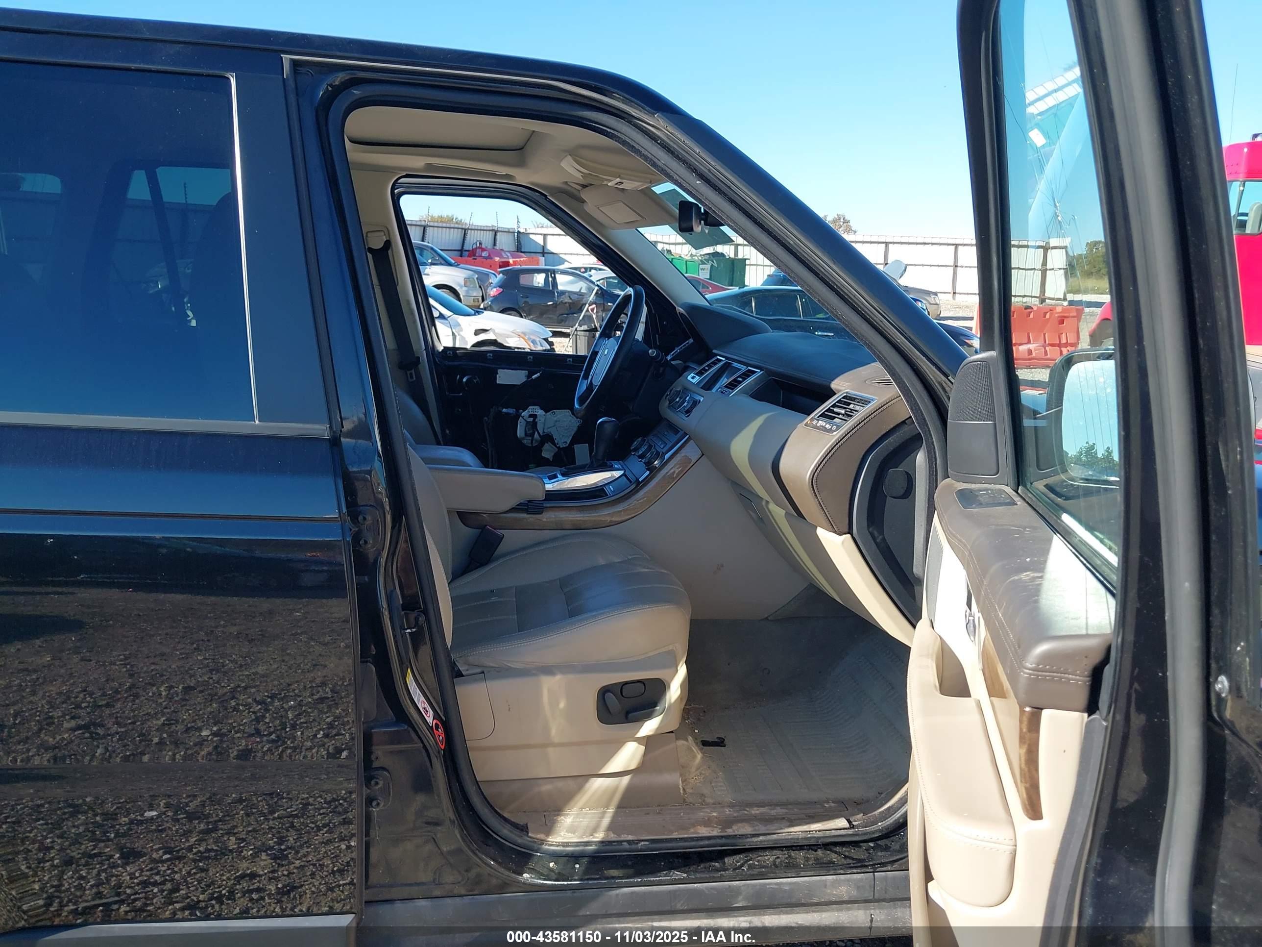 LAND ROVER image 5