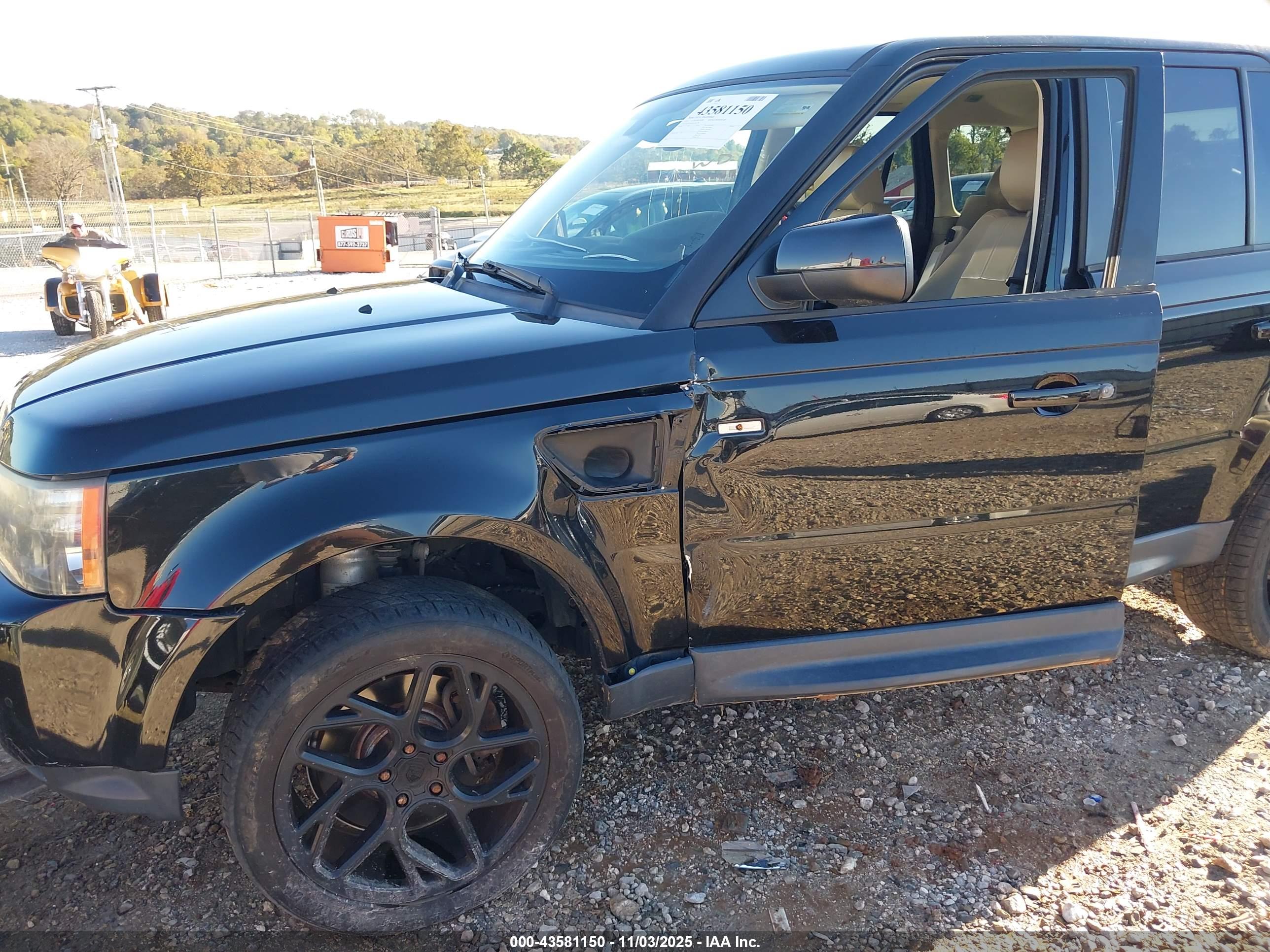 LAND ROVER image 6