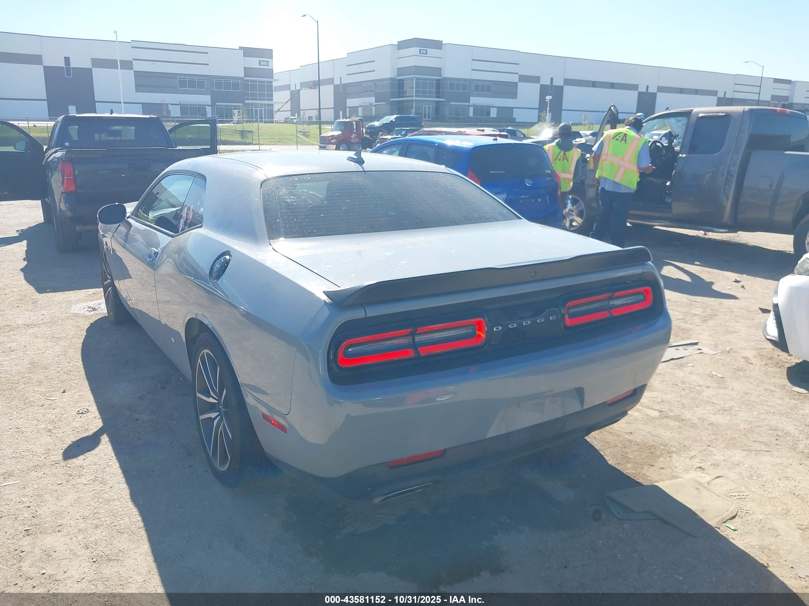 DODGE CHALLENGER image 3