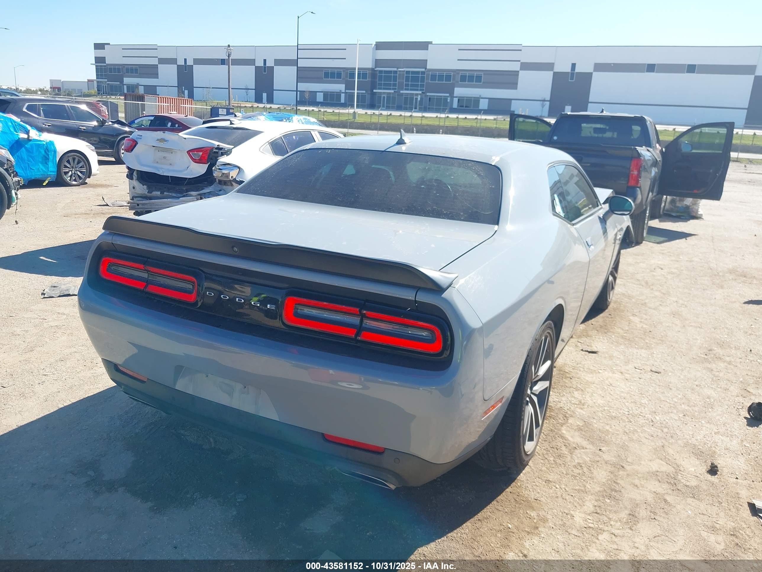 DODGE CHALLENGER image 4