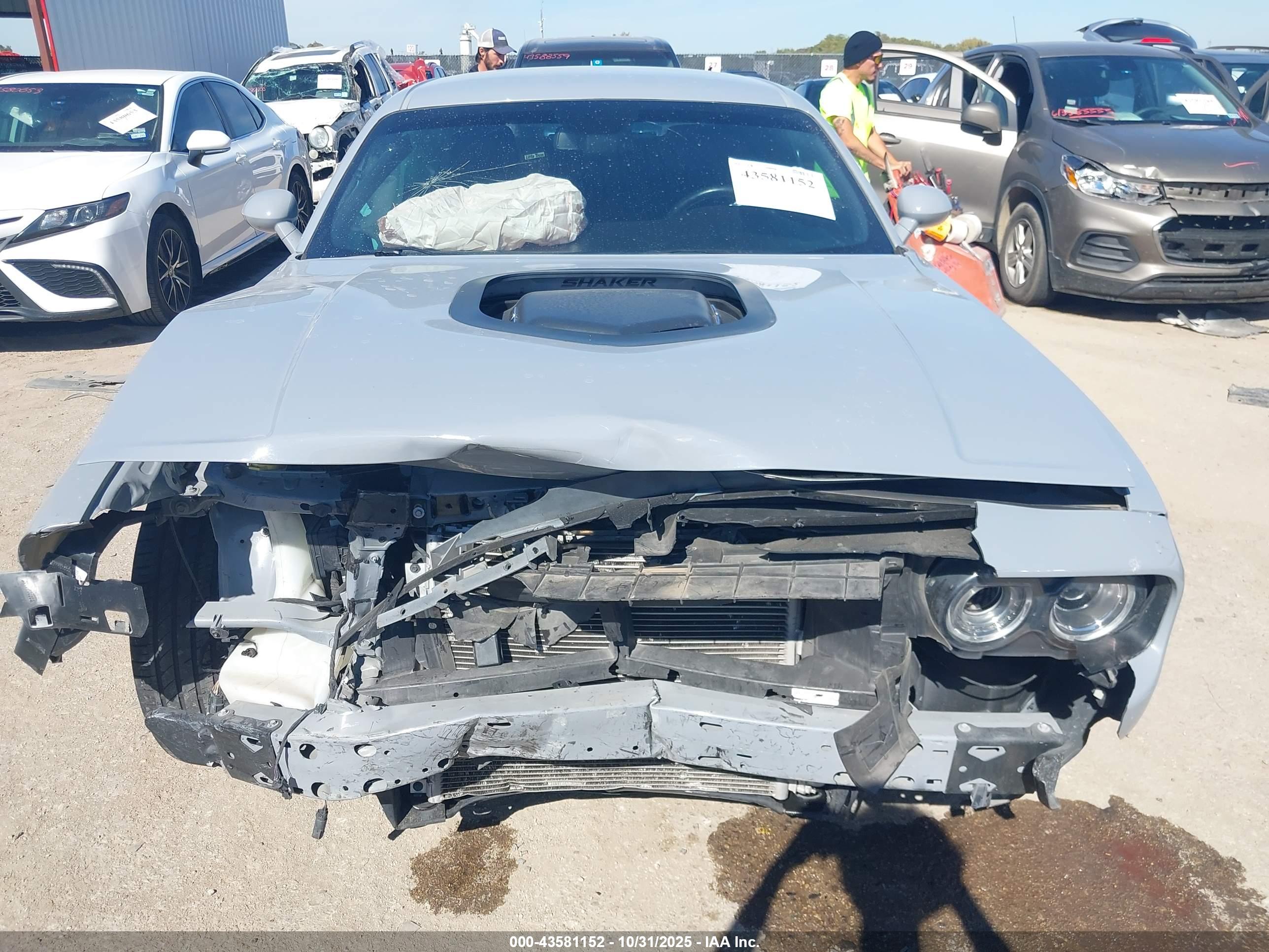 DODGE CHALLENGER image 6