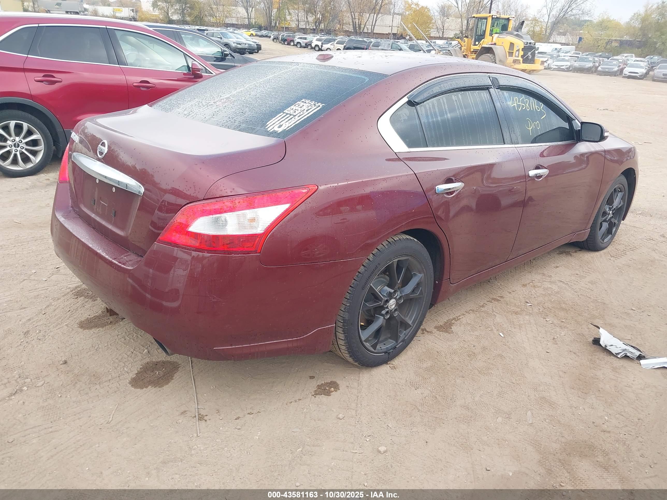 NISSAN MAXIMA image 4