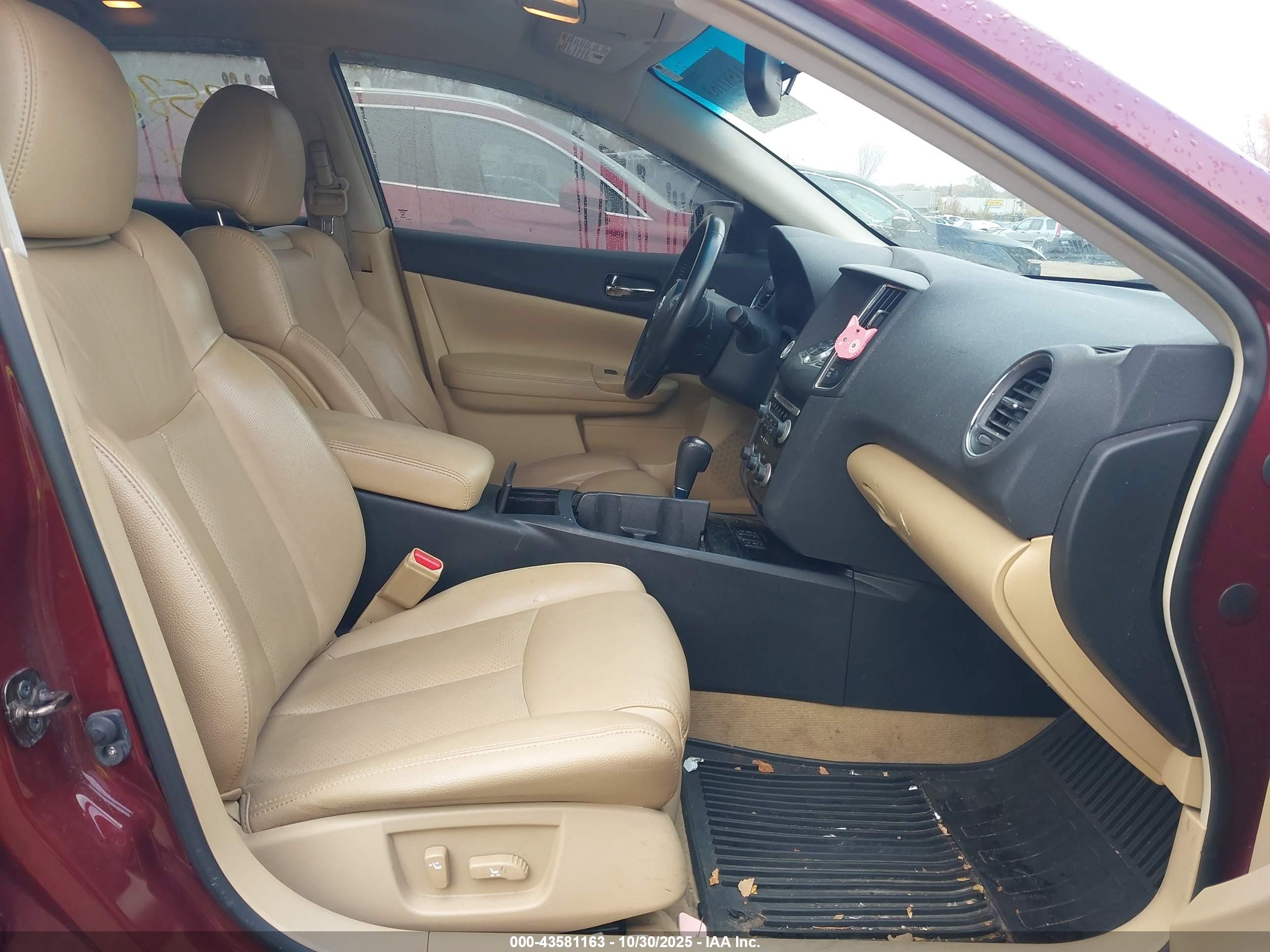 NISSAN MAXIMA image 5
