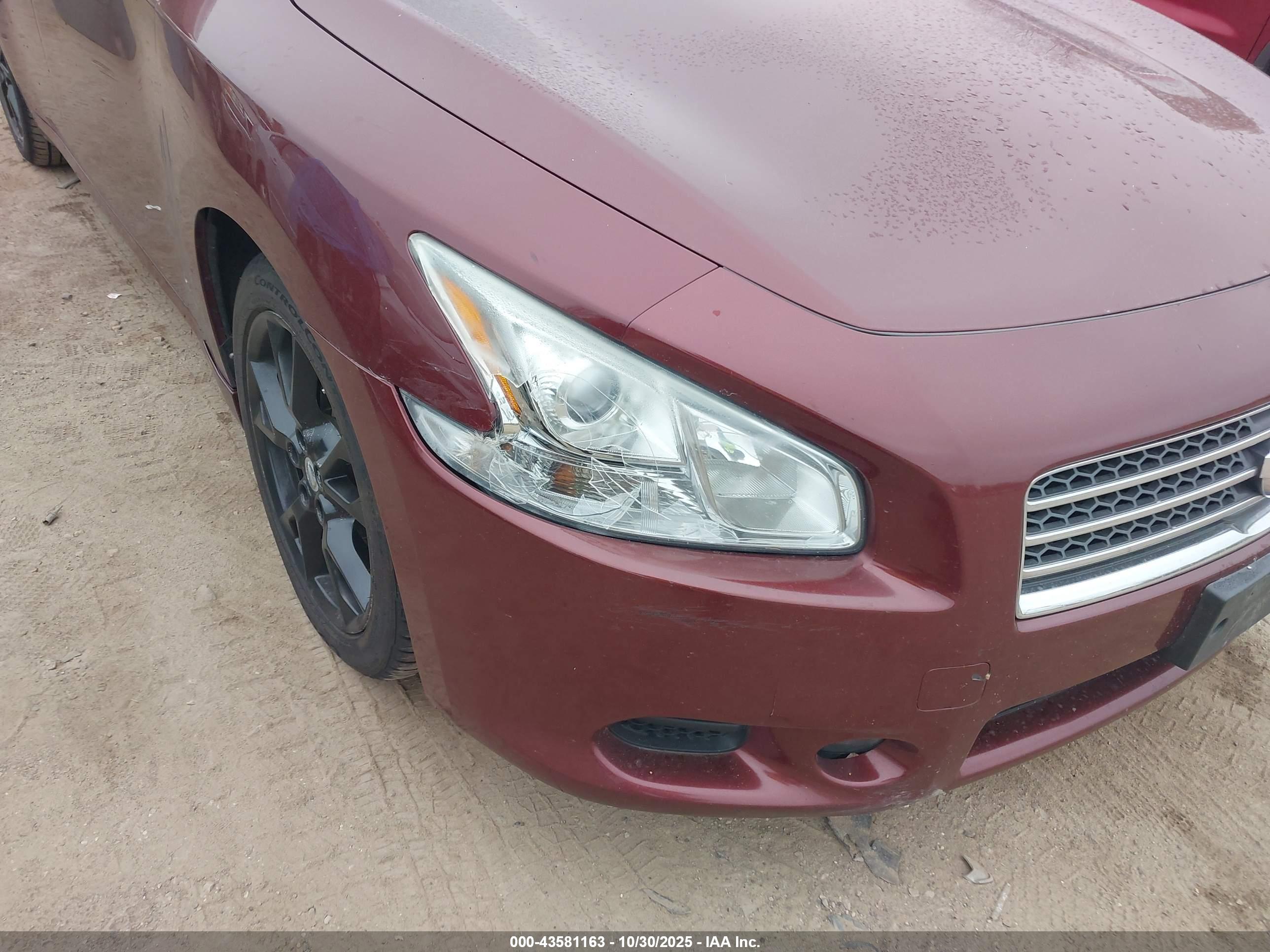 NISSAN MAXIMA image 6