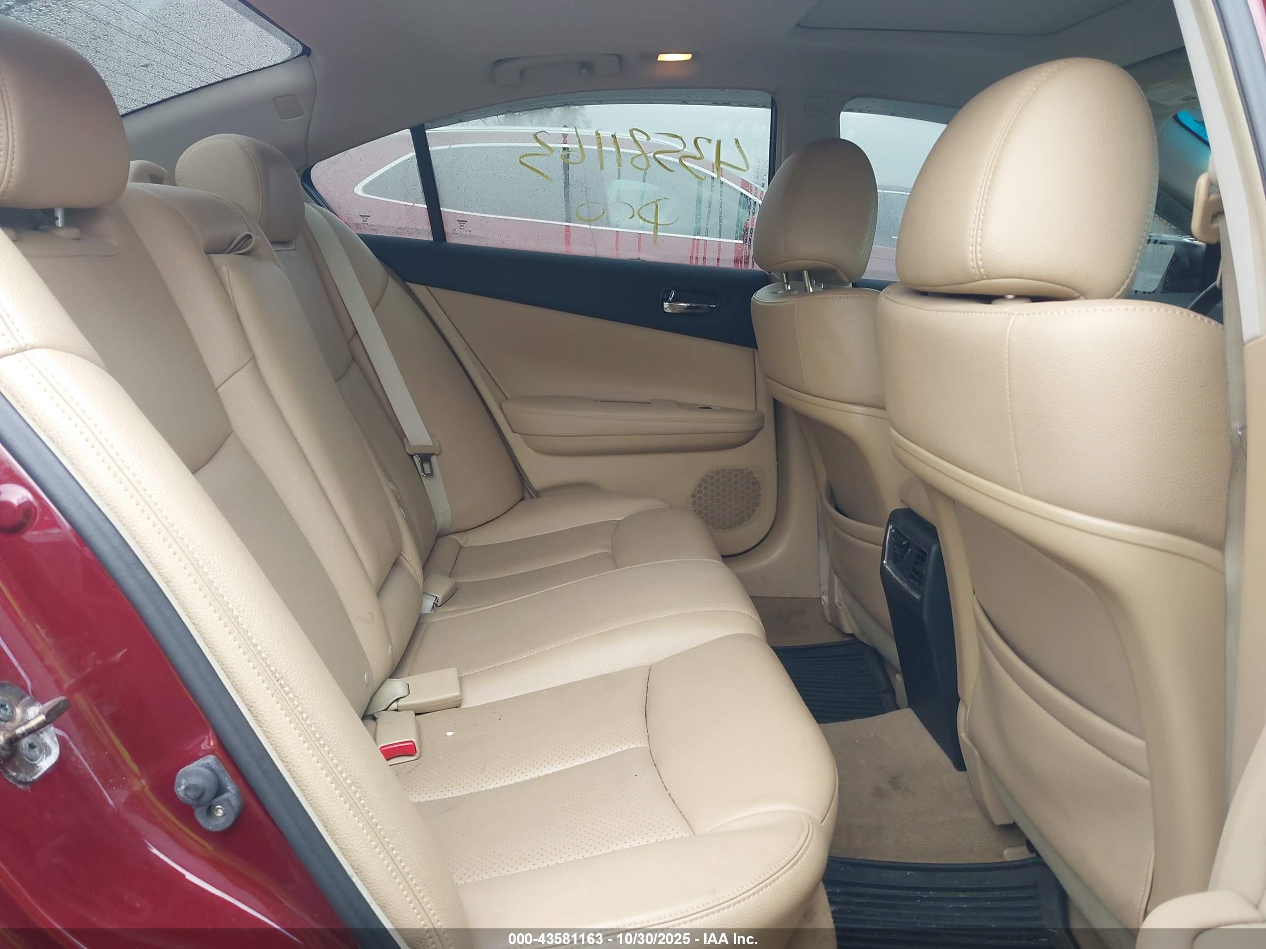 NISSAN MAXIMA image 8