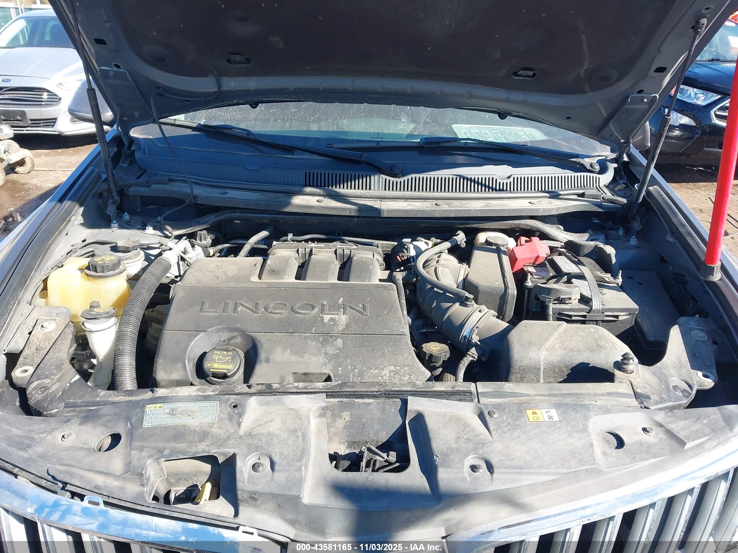 LINCOLN MKT image 10