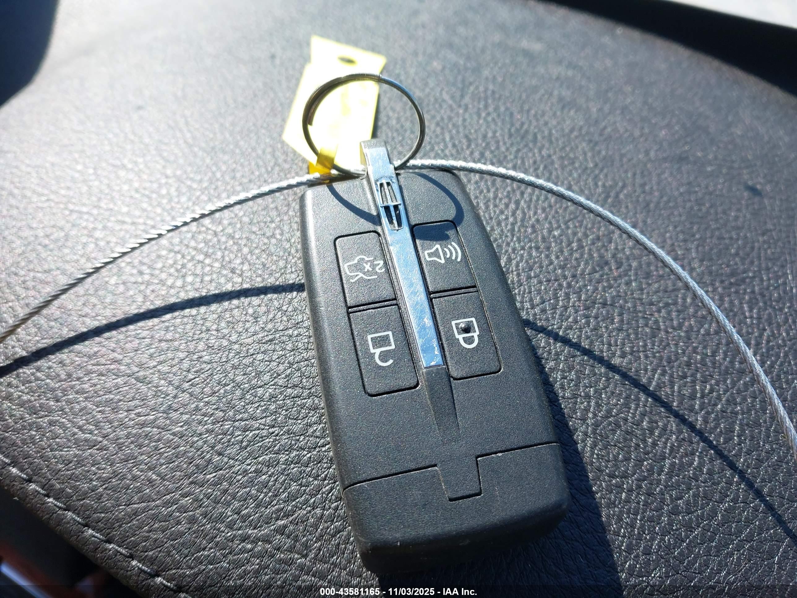 LINCOLN MKT image 11