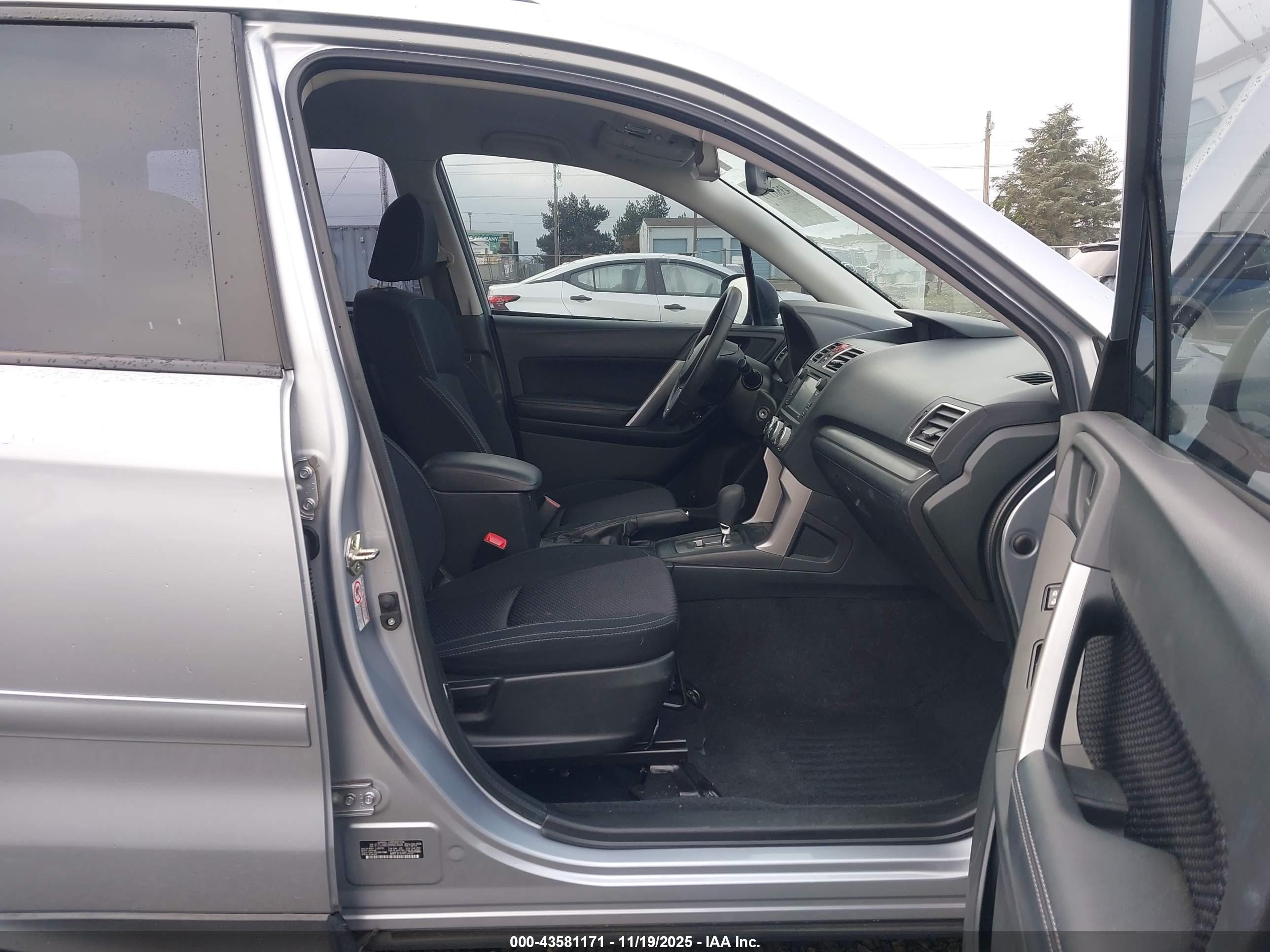 SUBARU FORESTER image 5
