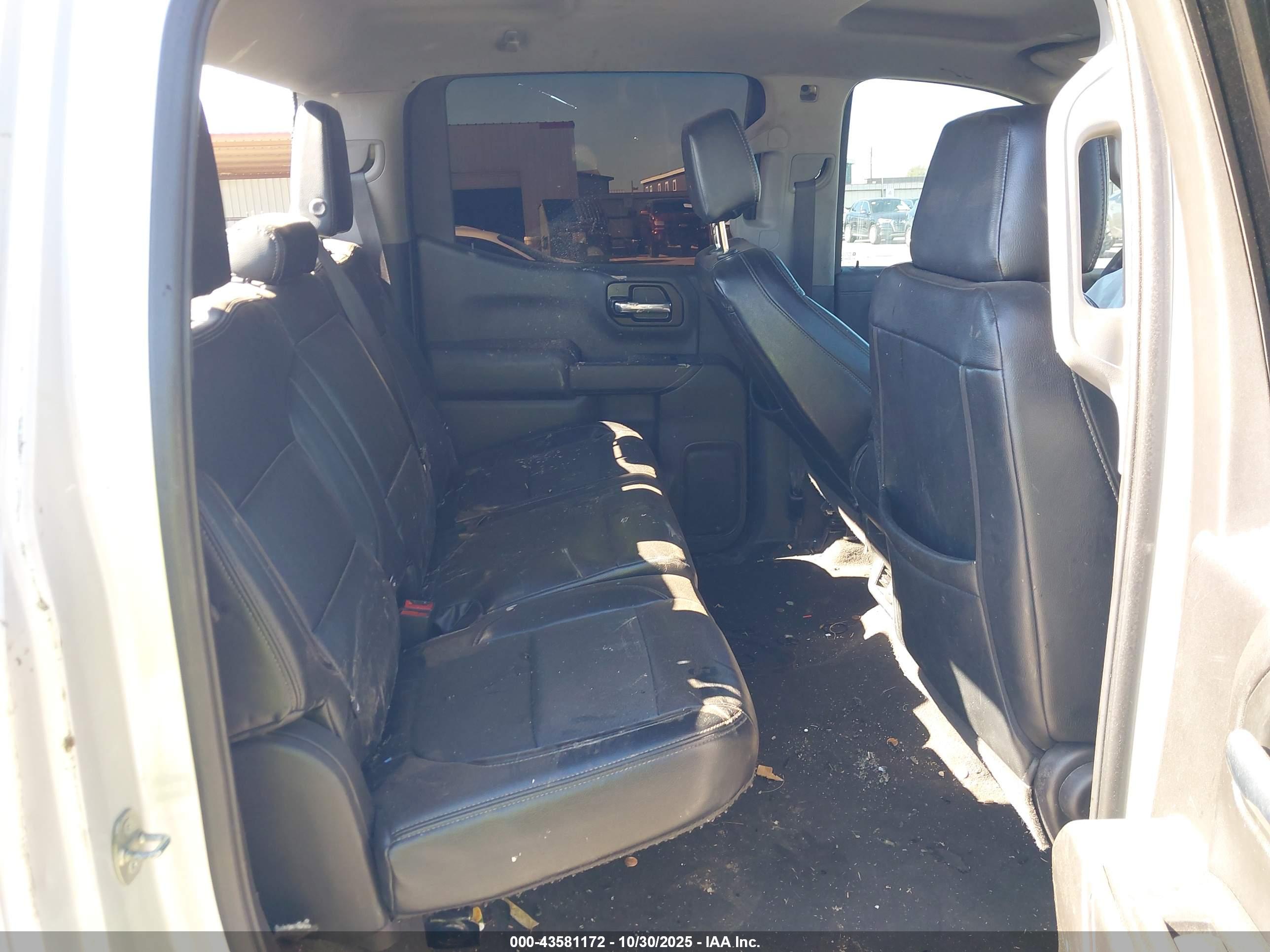 CHEVROLET SILVERADO image 8