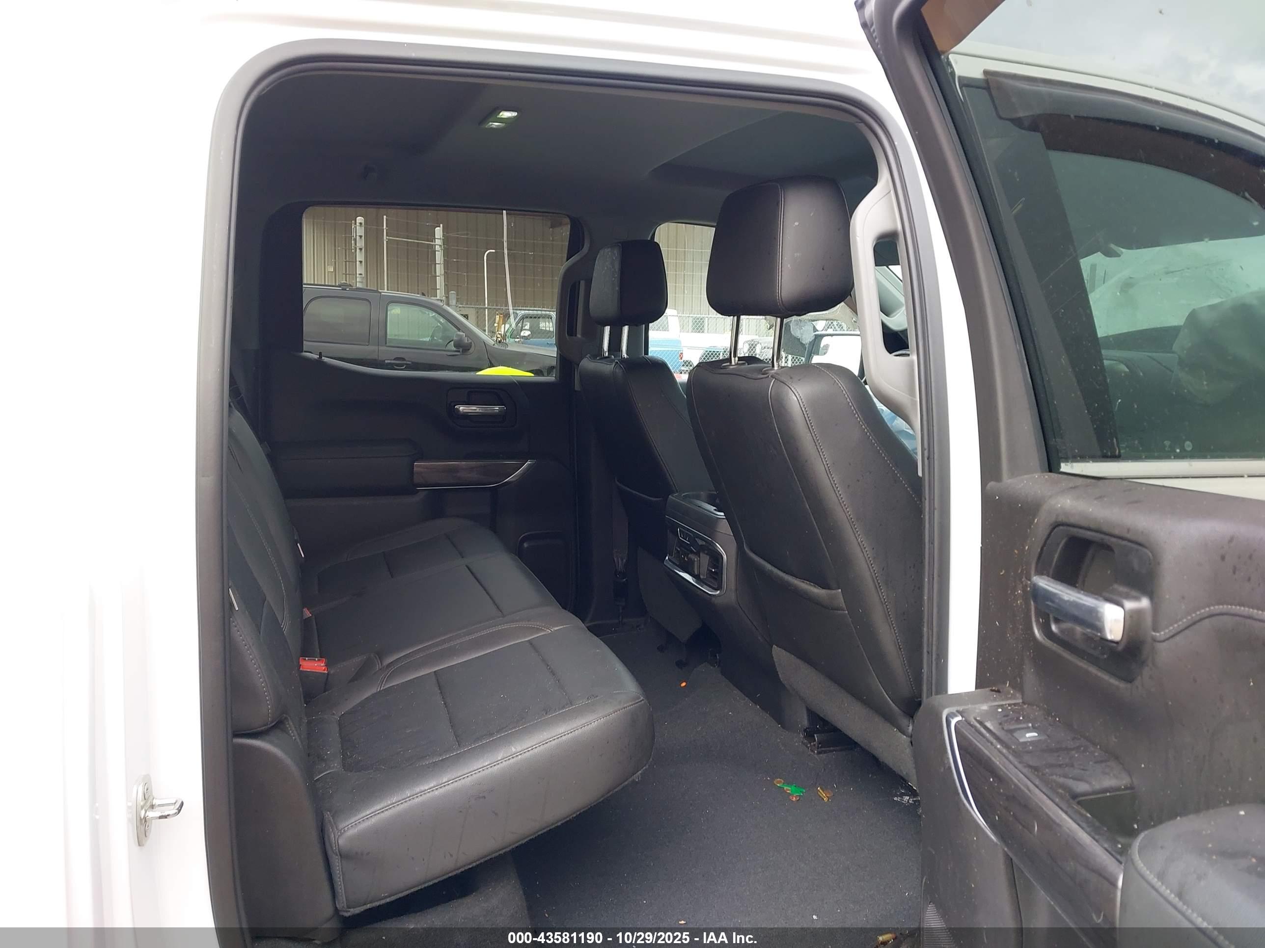 CHEVROLET SILVERADO image 8