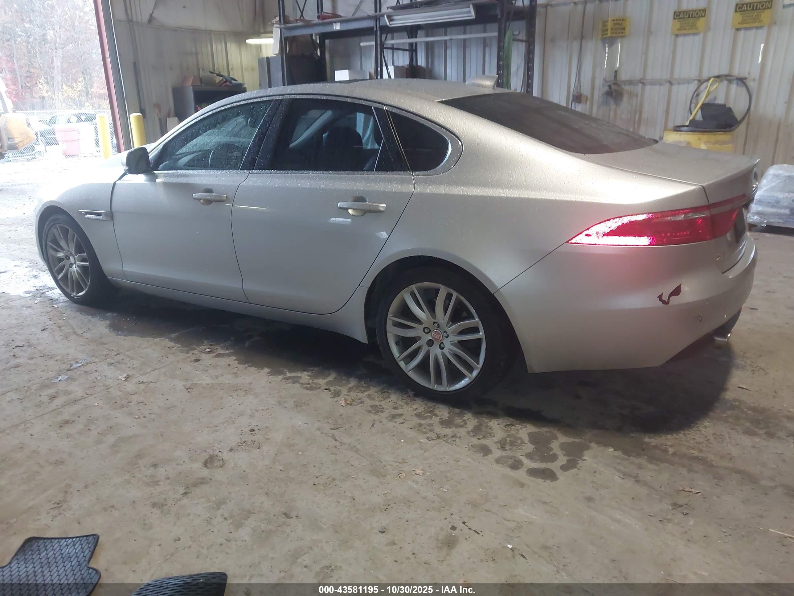 JAGUAR XF image 3
