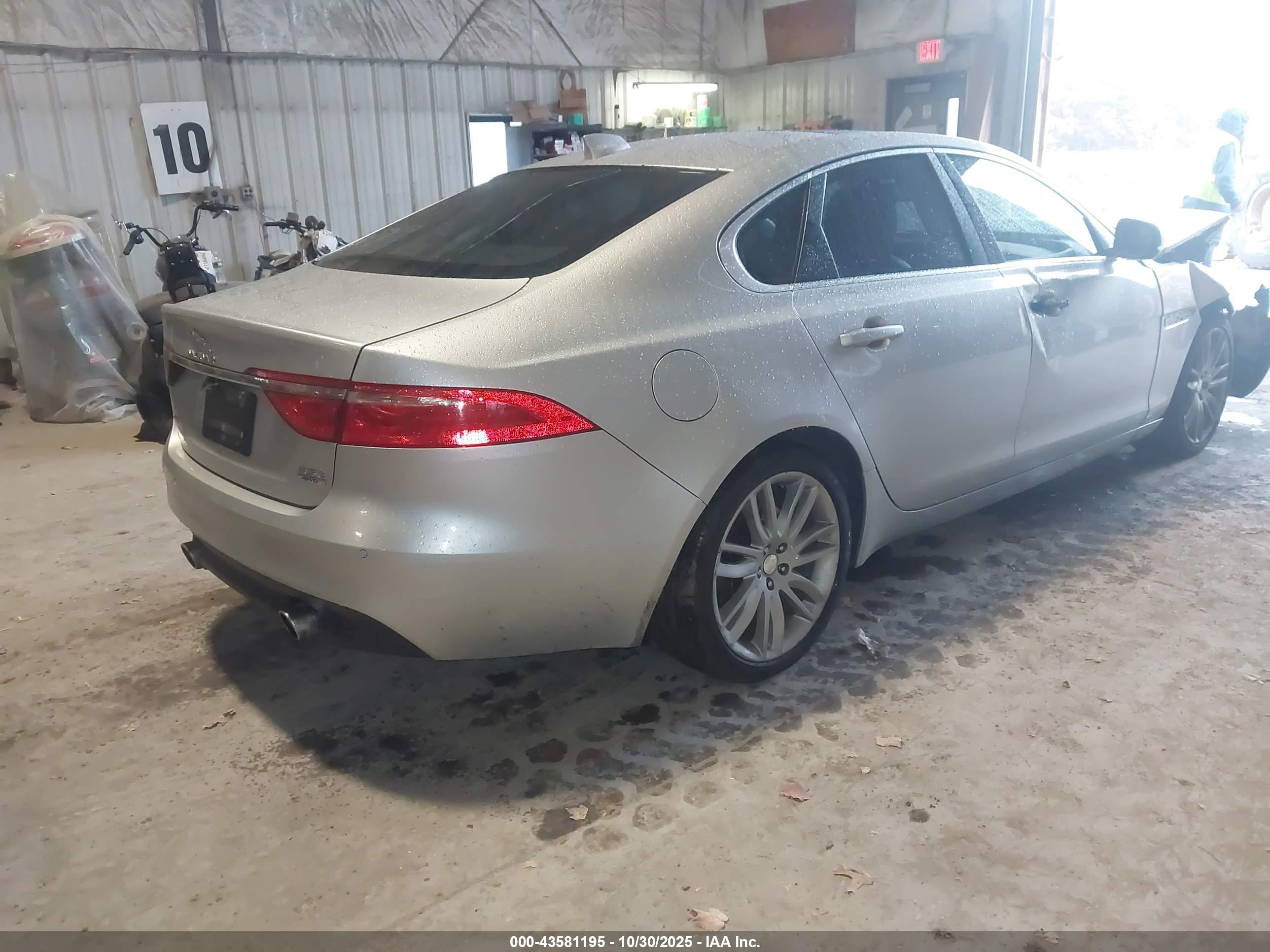JAGUAR XF image 4