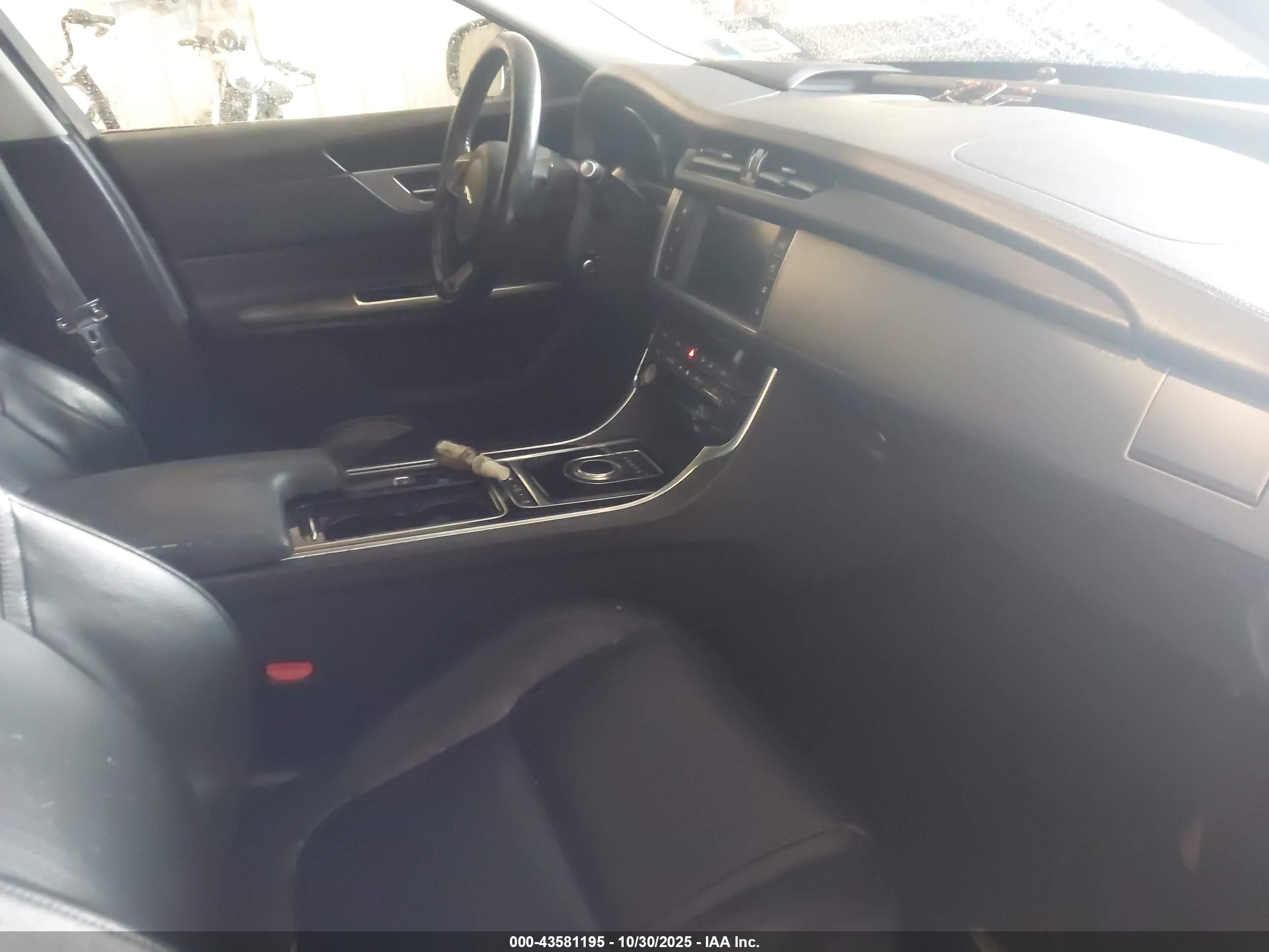 JAGUAR XF image 5
