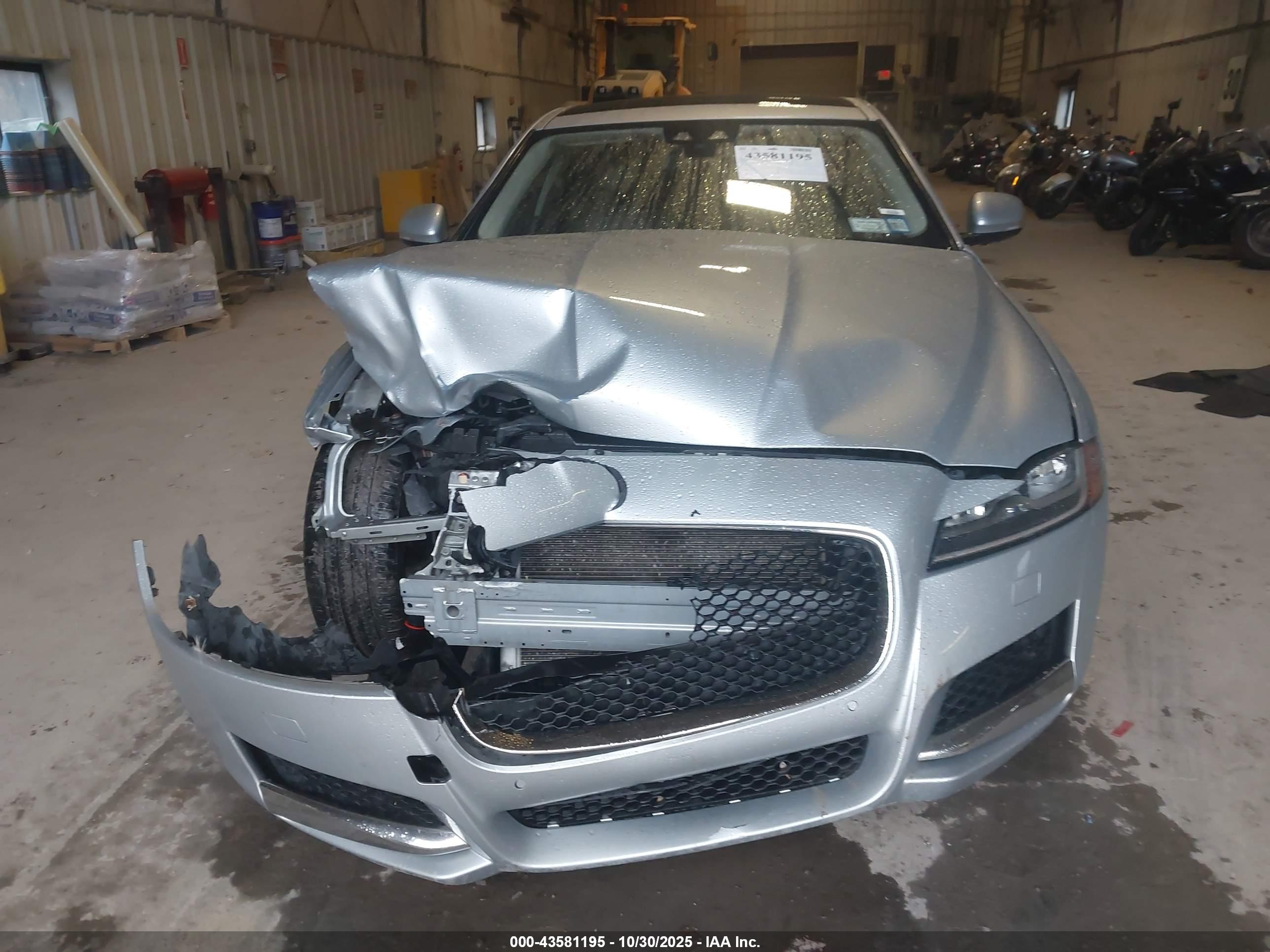 JAGUAR XF image 6