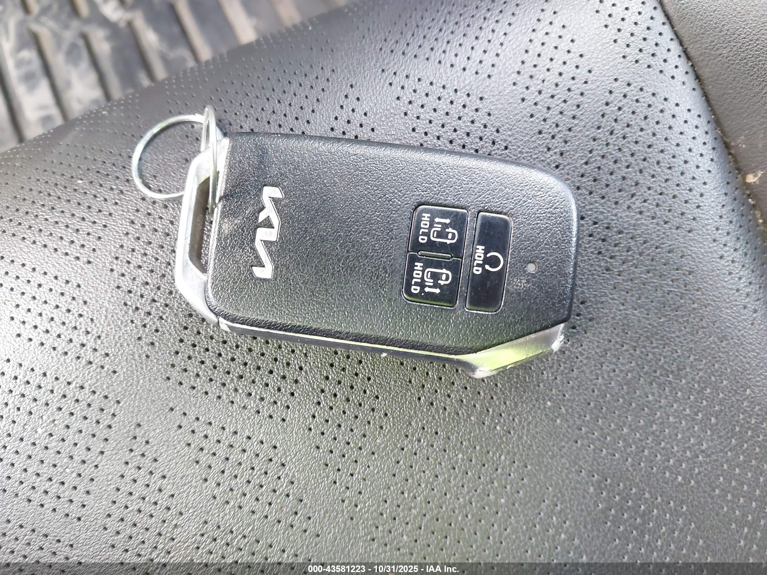 KIA CARNIVAL image 11