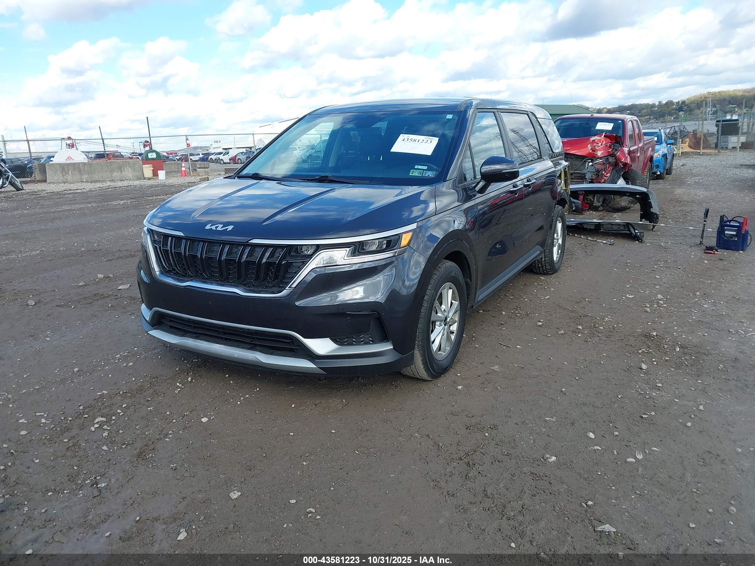 KIA CARNIVAL image 2