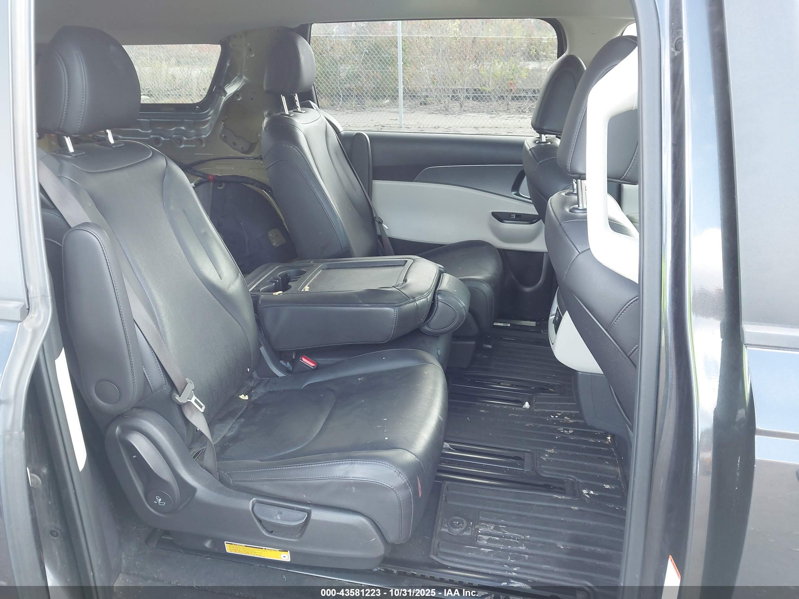 KIA CARNIVAL image 8