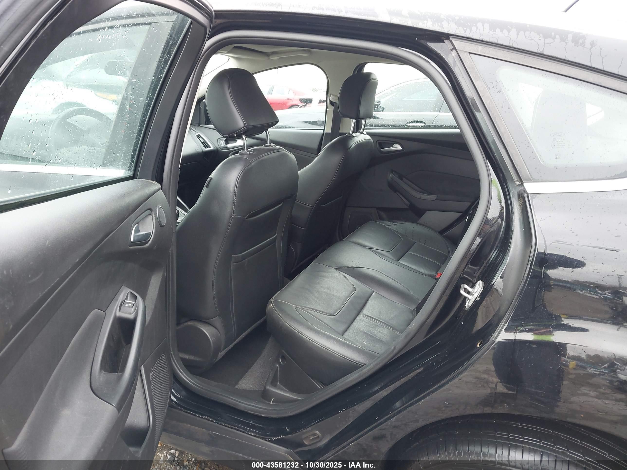 FORD FOCUS image 8