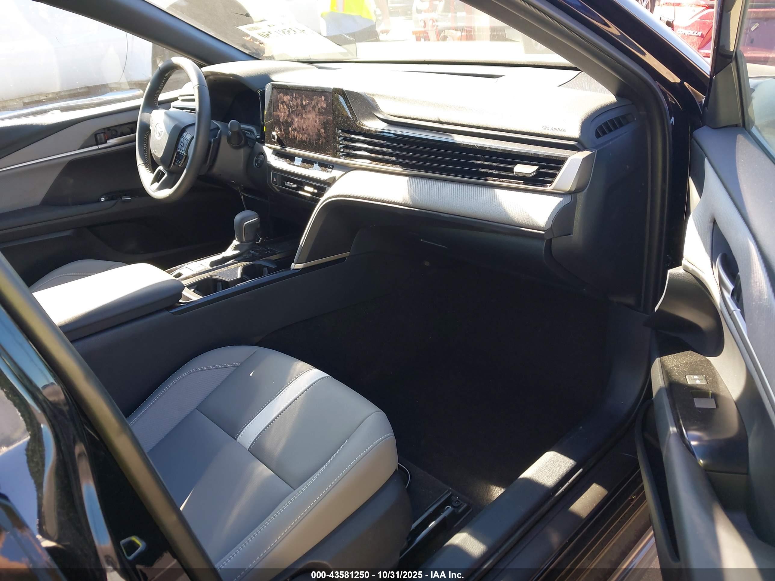 TOYOTA CAMRY image 5