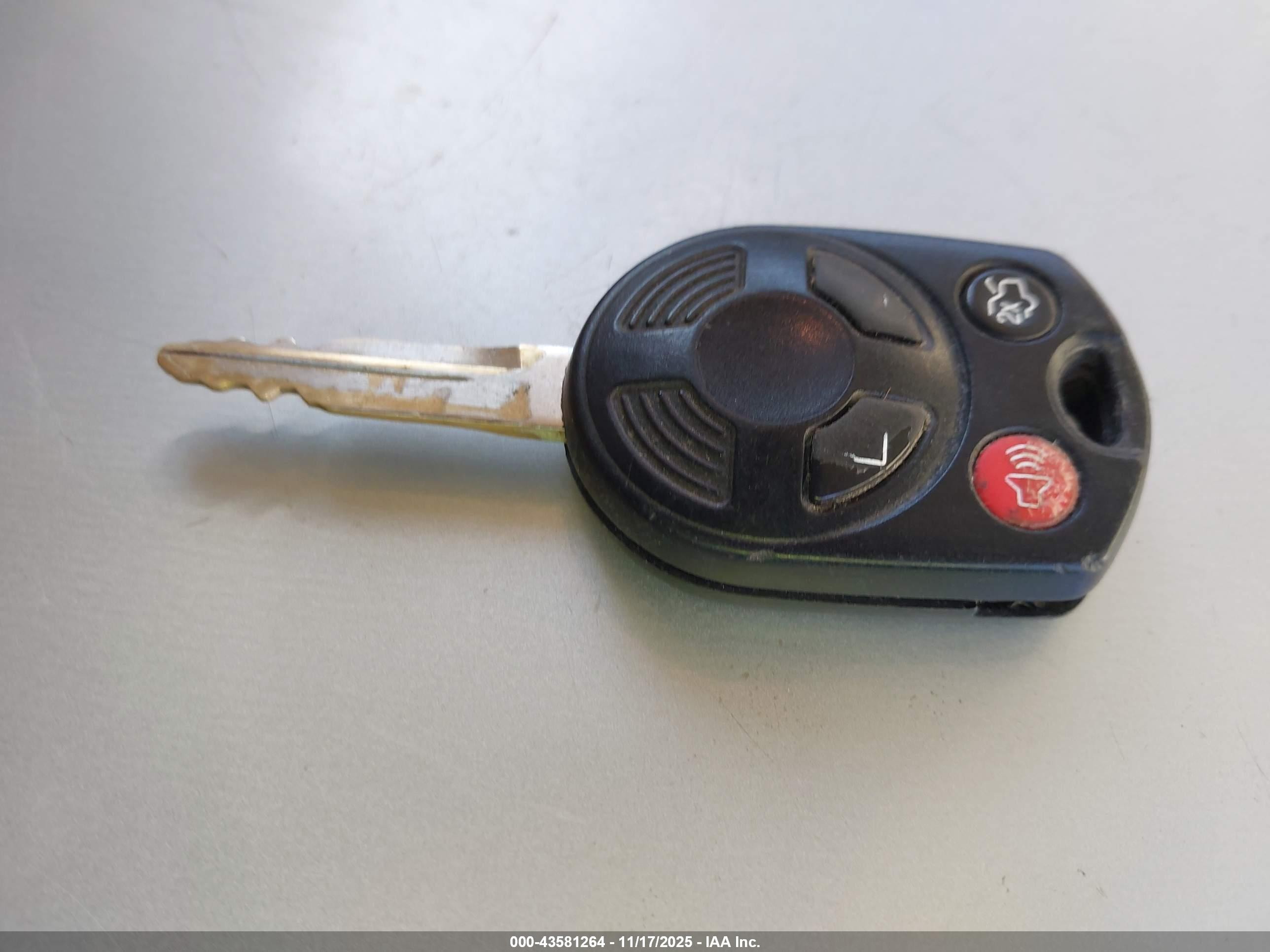 LINCOLN MKS image 11