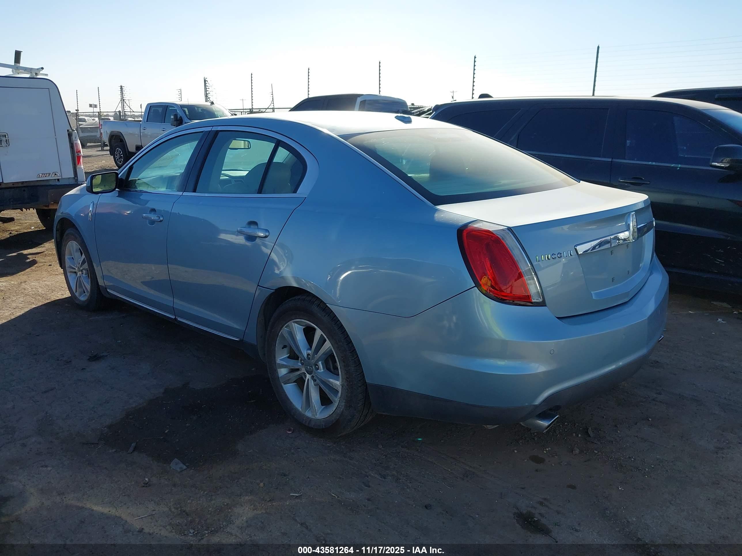 LINCOLN MKS image 3