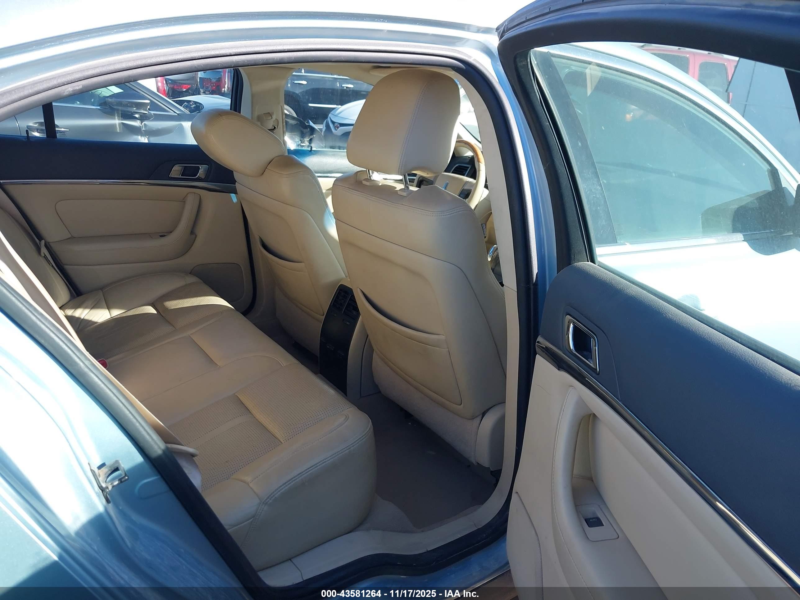 LINCOLN MKS image 8