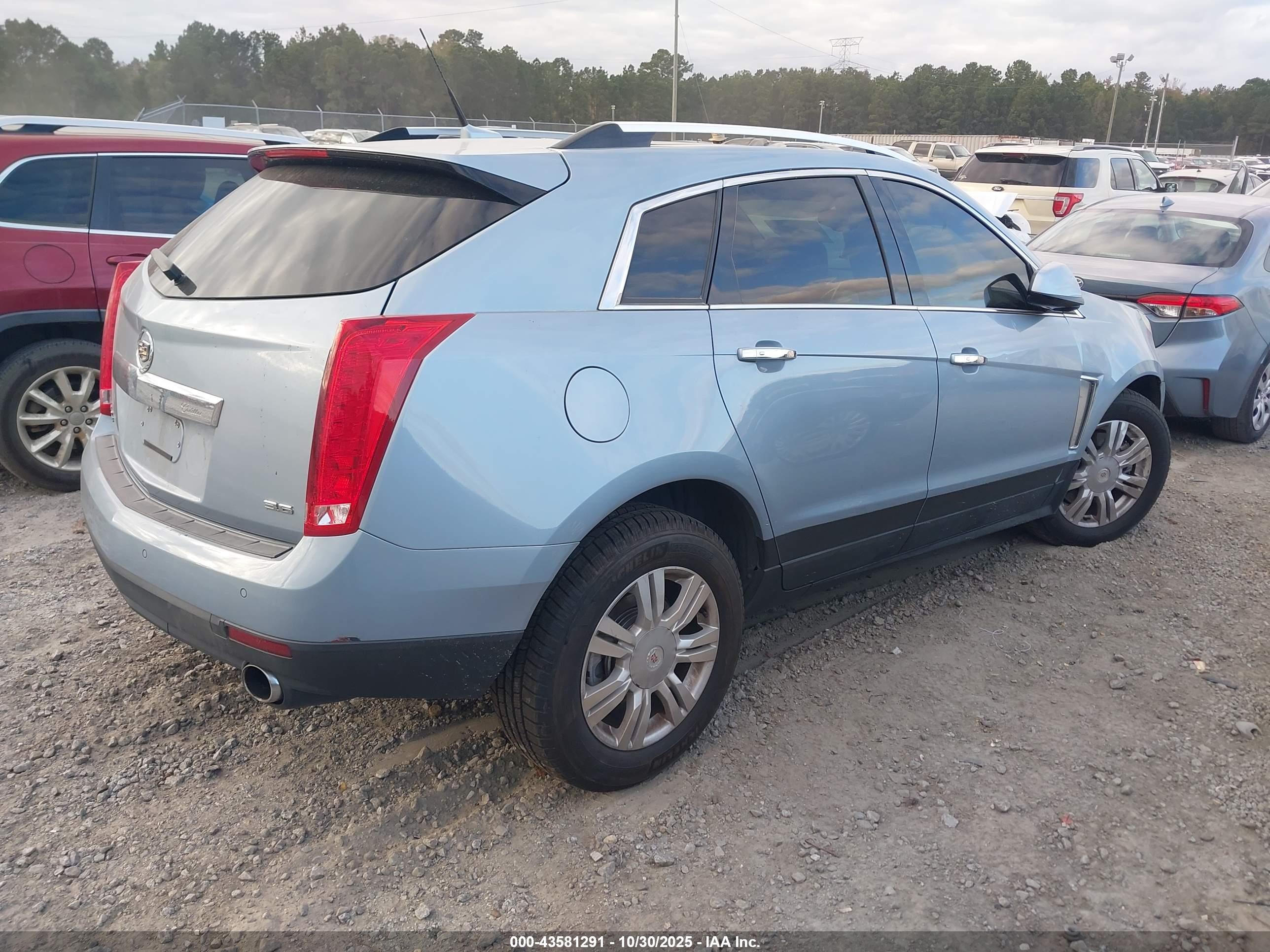 CADILLAC SRX image 4