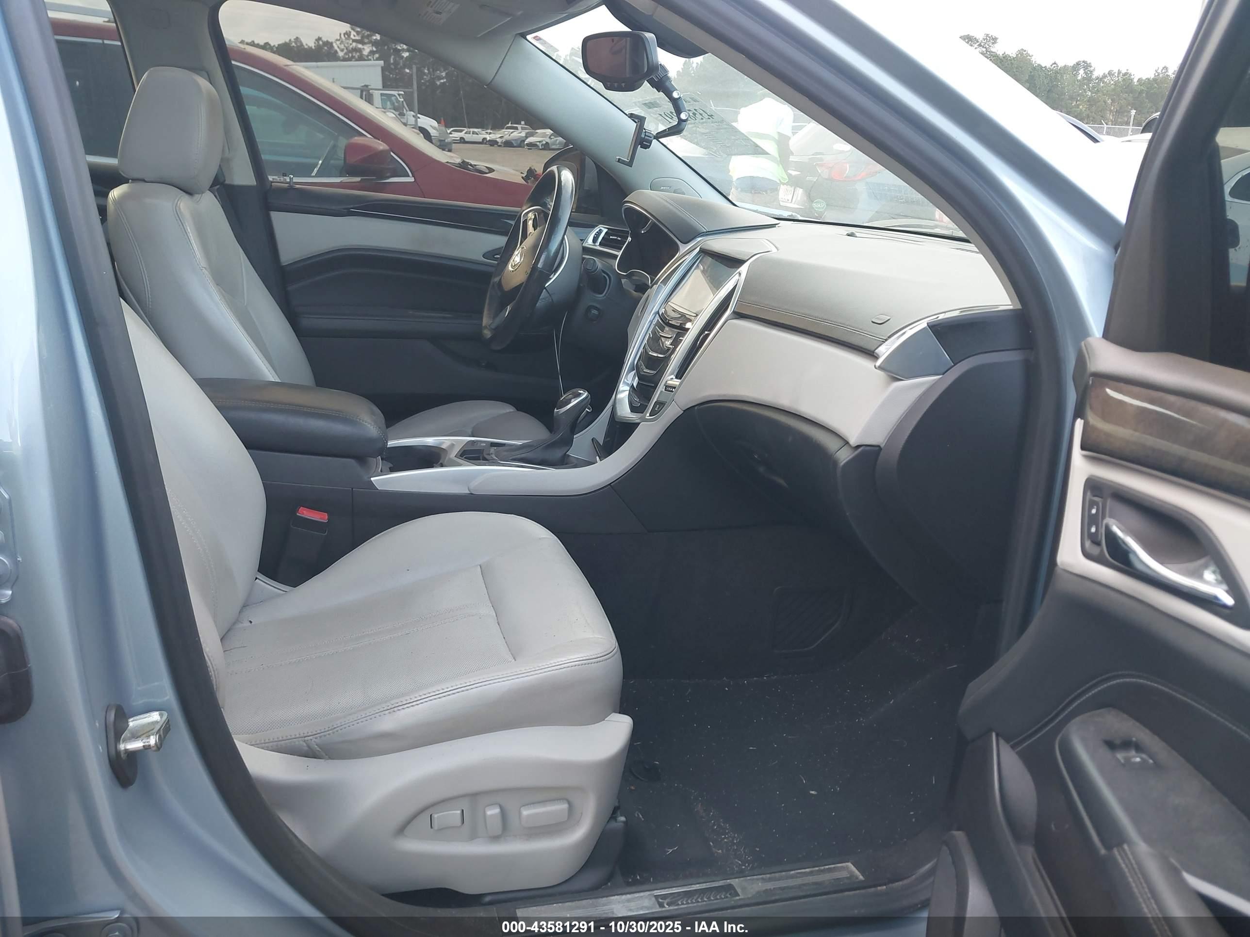 CADILLAC SRX image 5