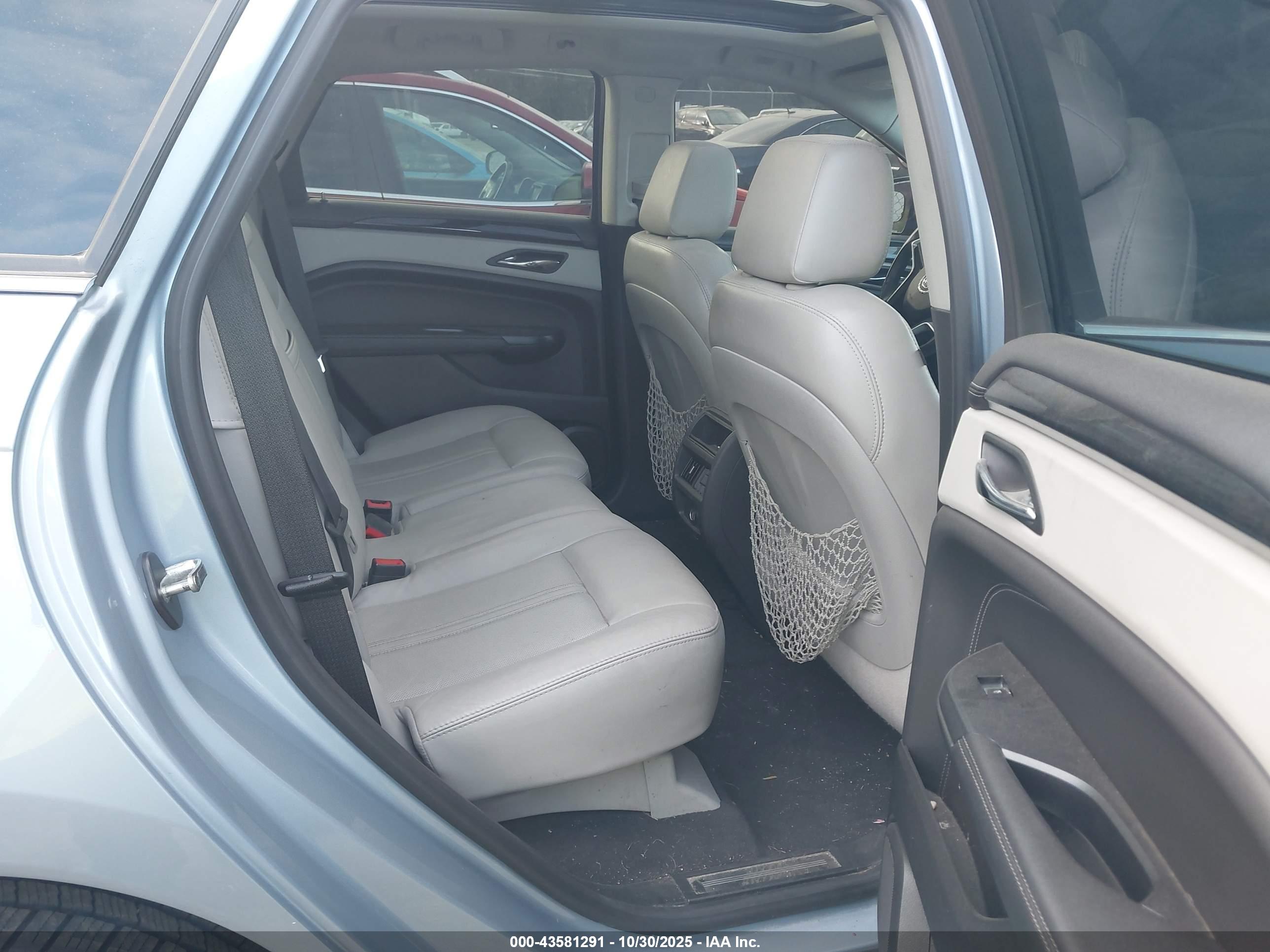 CADILLAC SRX image 8