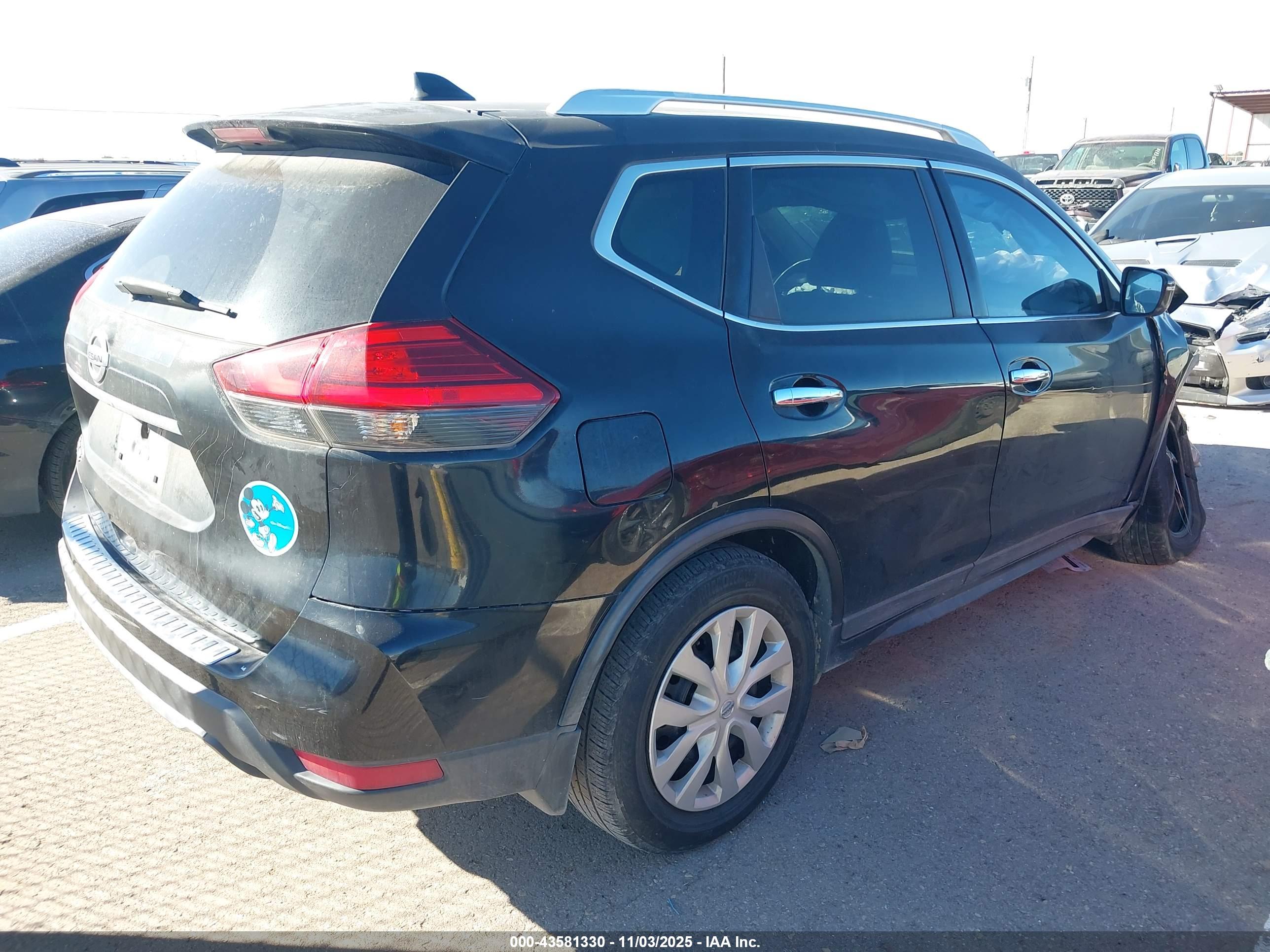 NISSAN ROGUE image 4