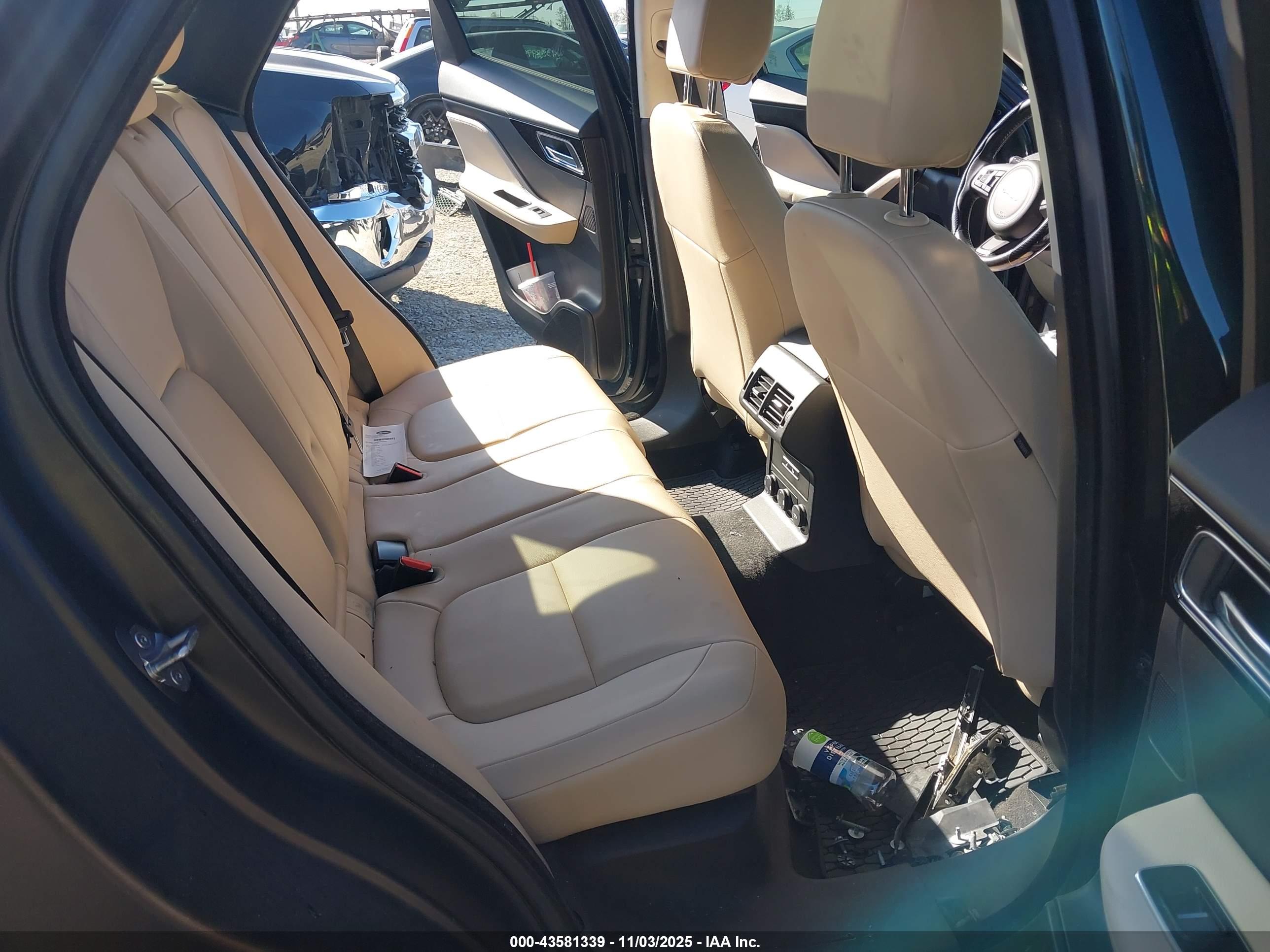 JAGUAR F-PACE image 8