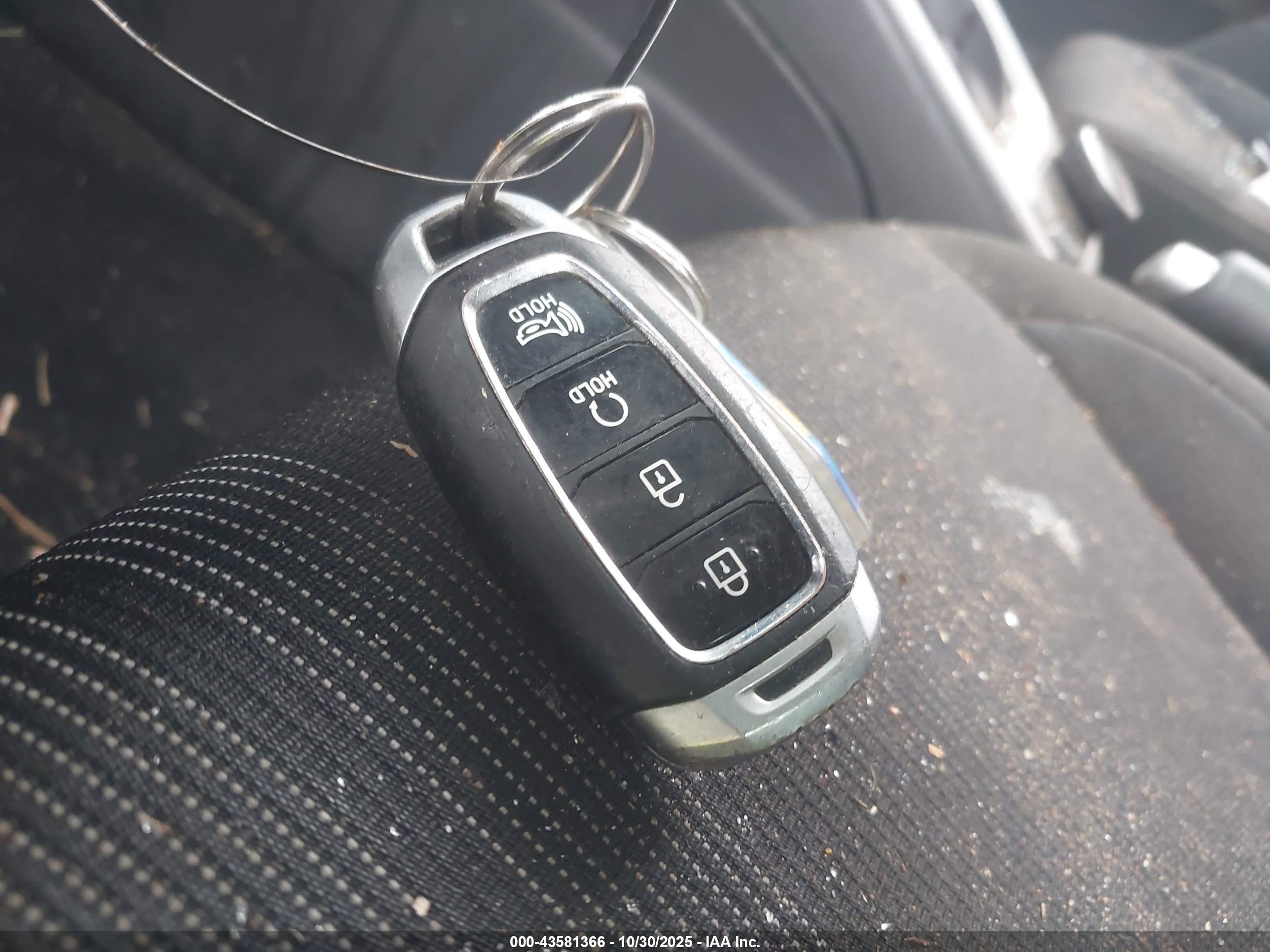 HYUNDAI VENUE image 11