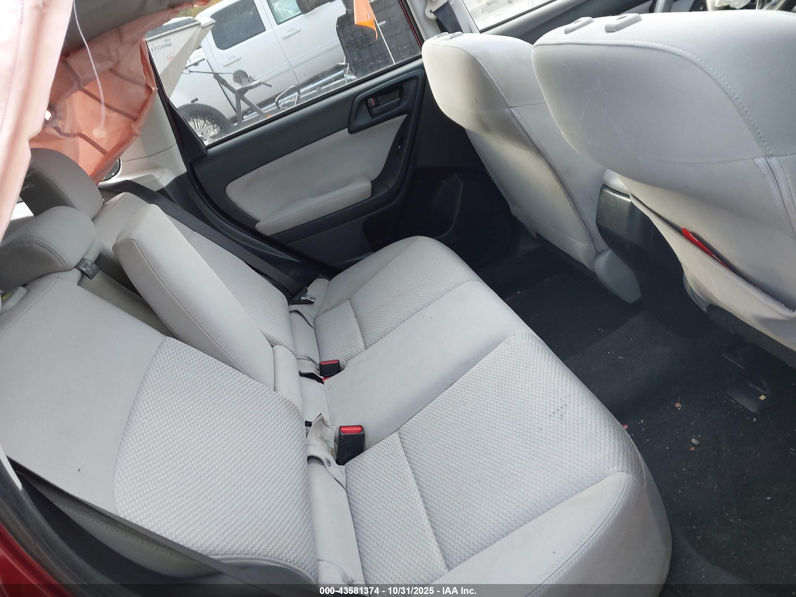 SUBARU FORESTER image 8