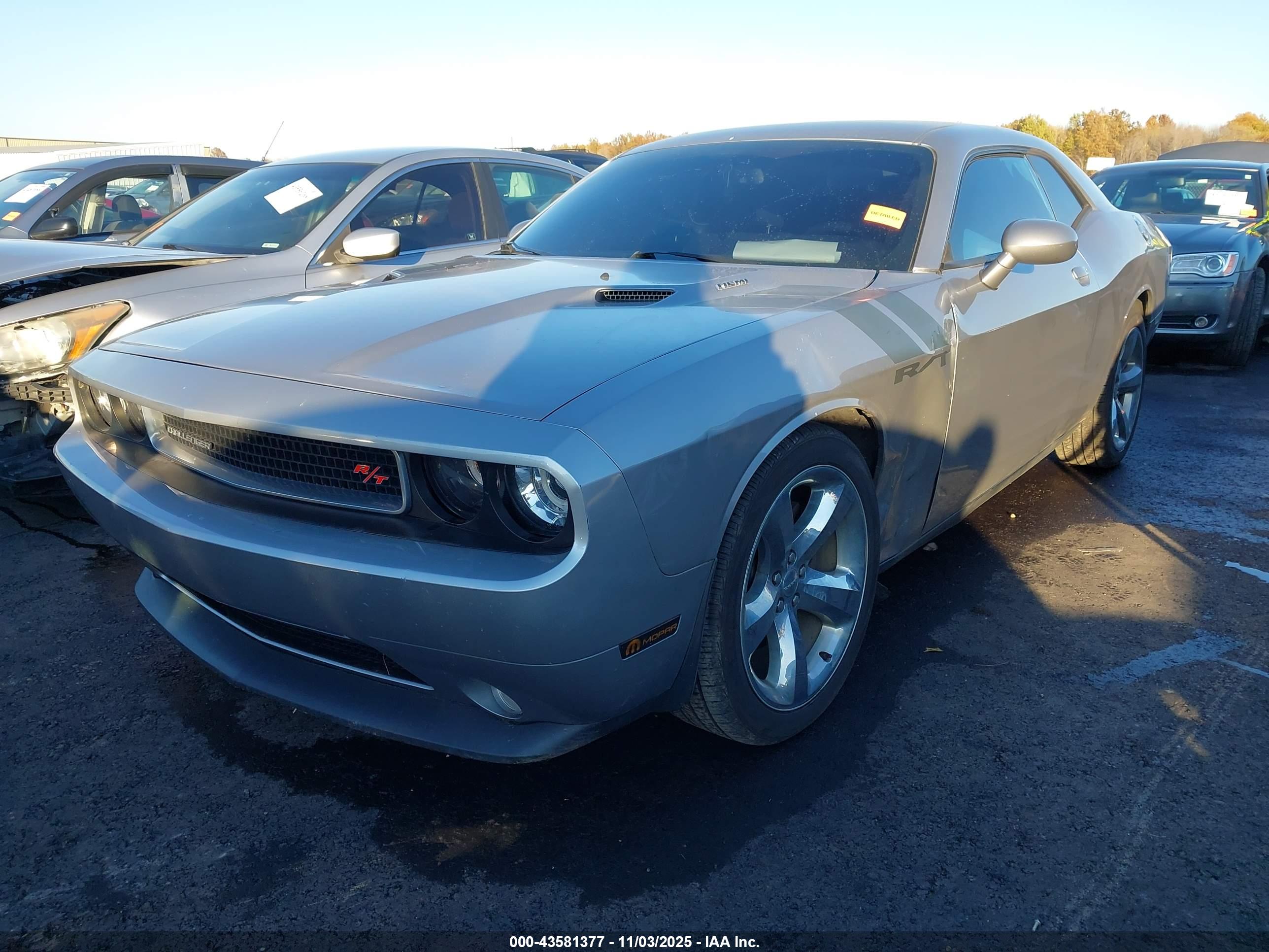 DODGE CHALLENGER image 2