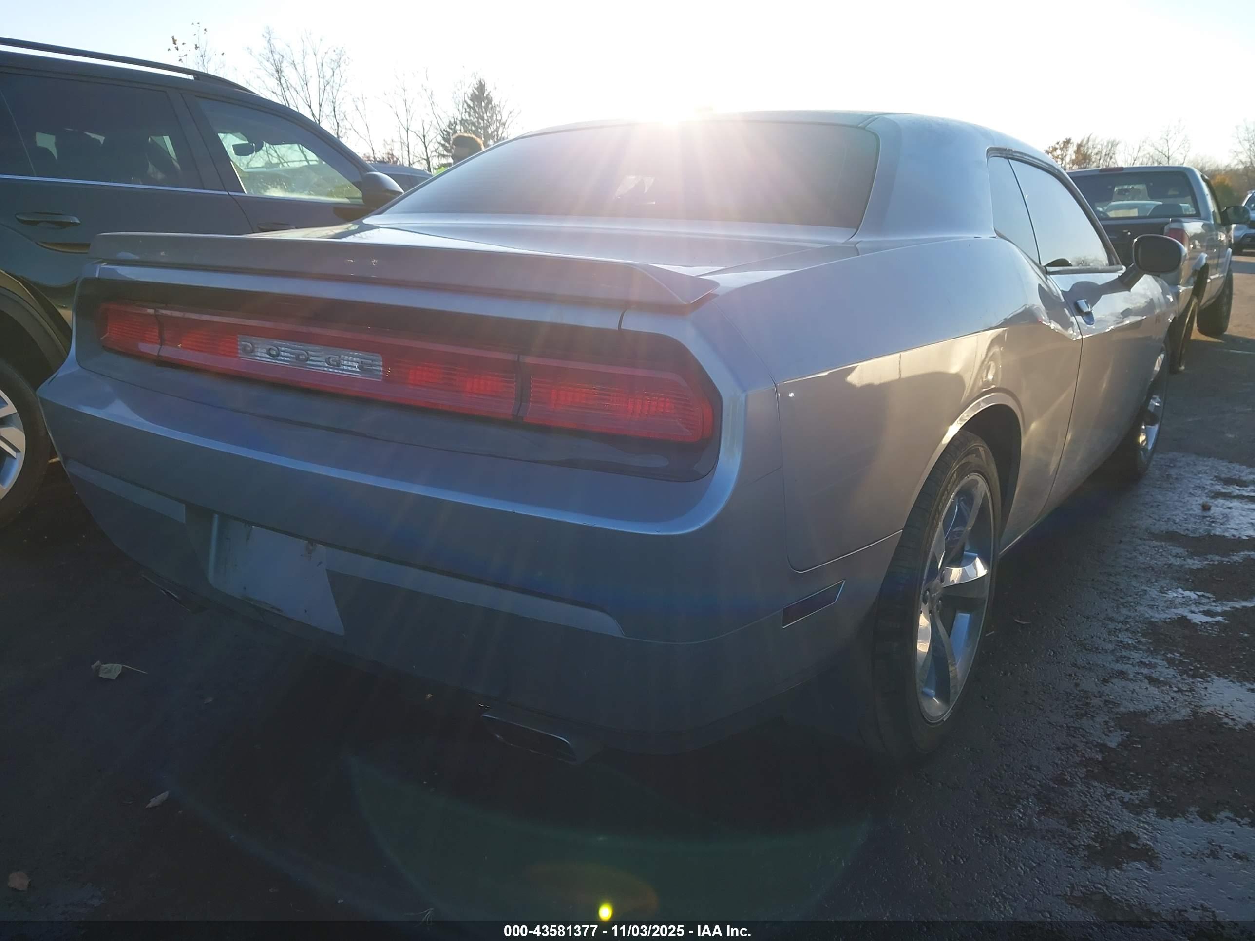DODGE CHALLENGER image 4