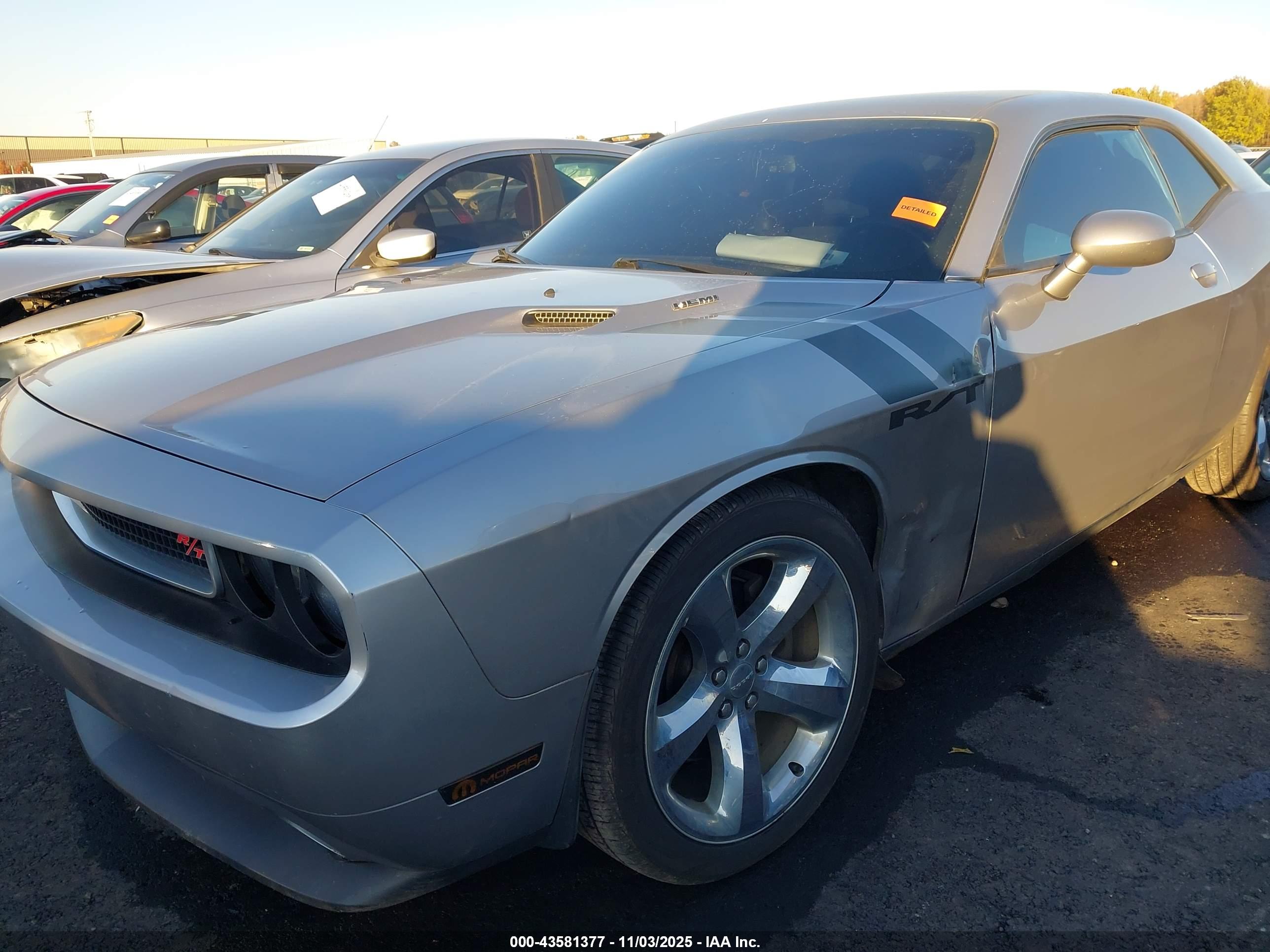 DODGE CHALLENGER image 6