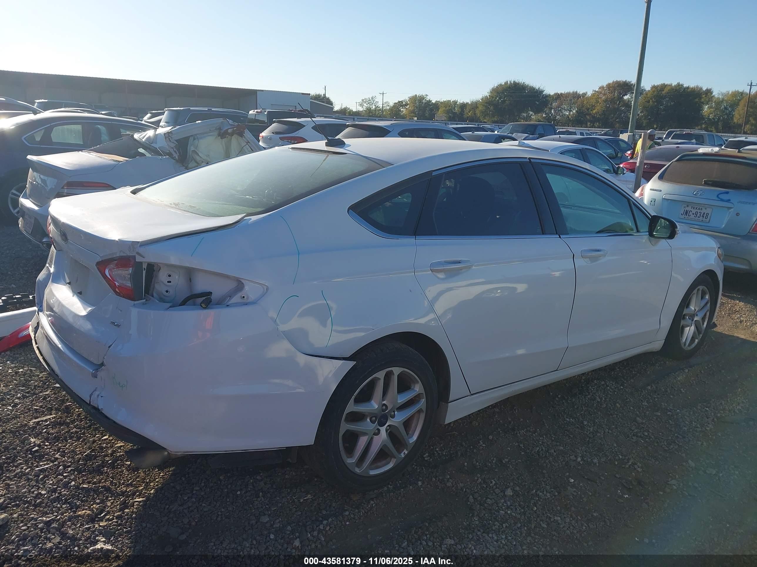 FORD FUSION image 4