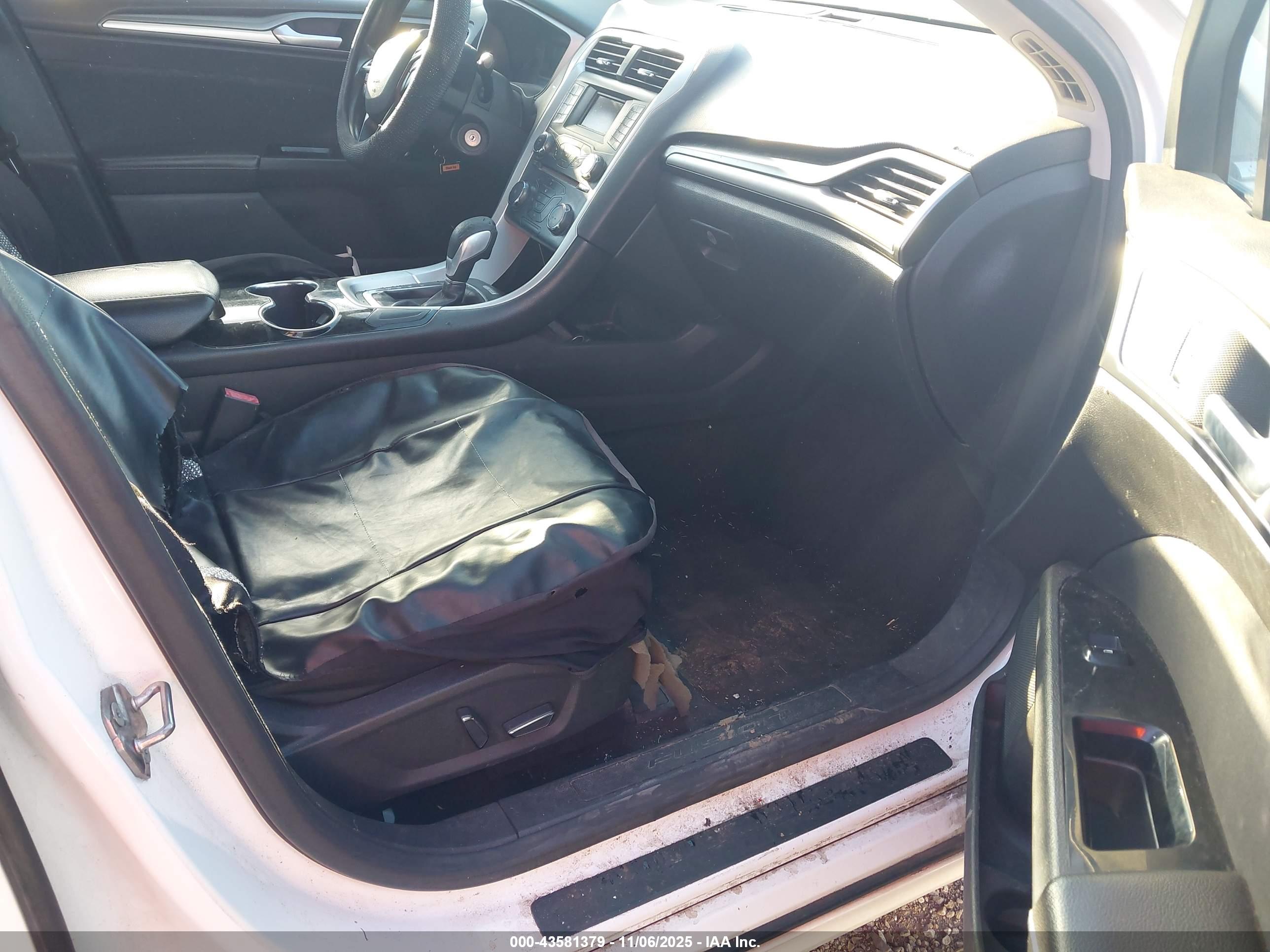 FORD FUSION image 5